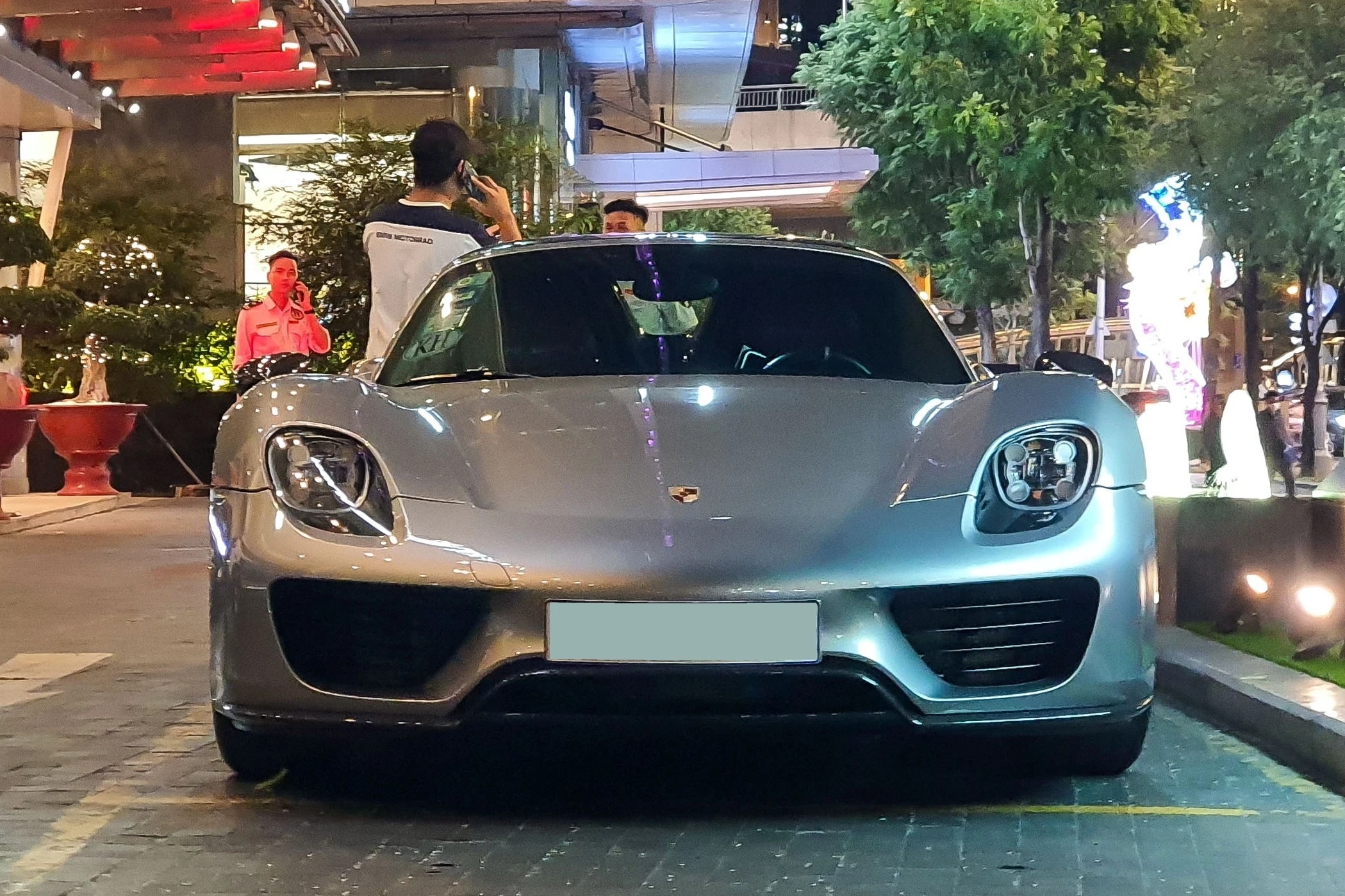 Sieu xe Porsche 918 Spyder tai xuat dip nam moi hinh anh
