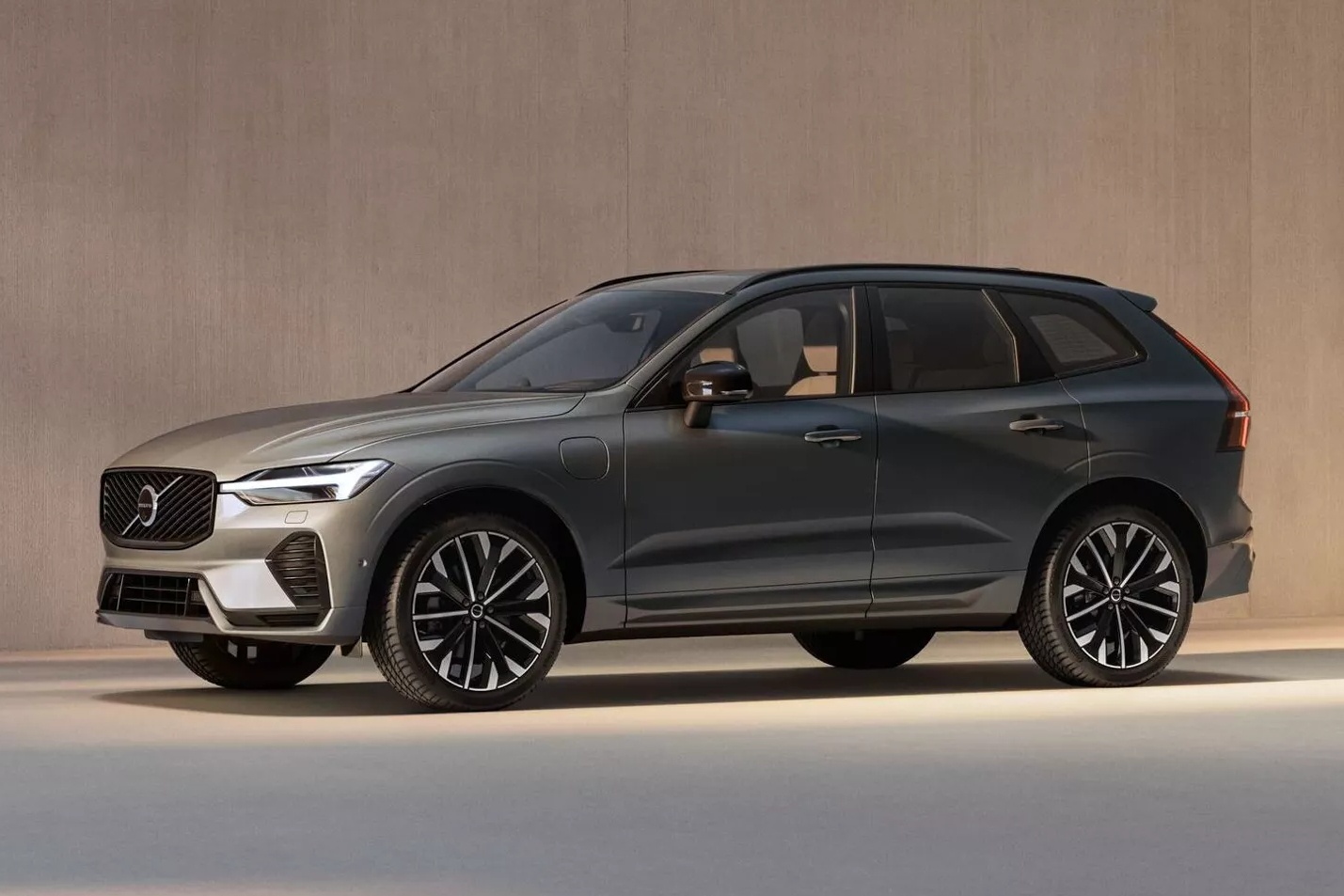 Chi tiet Volvo XC60 ban nang cap giua vong doi 2026 hinh anh