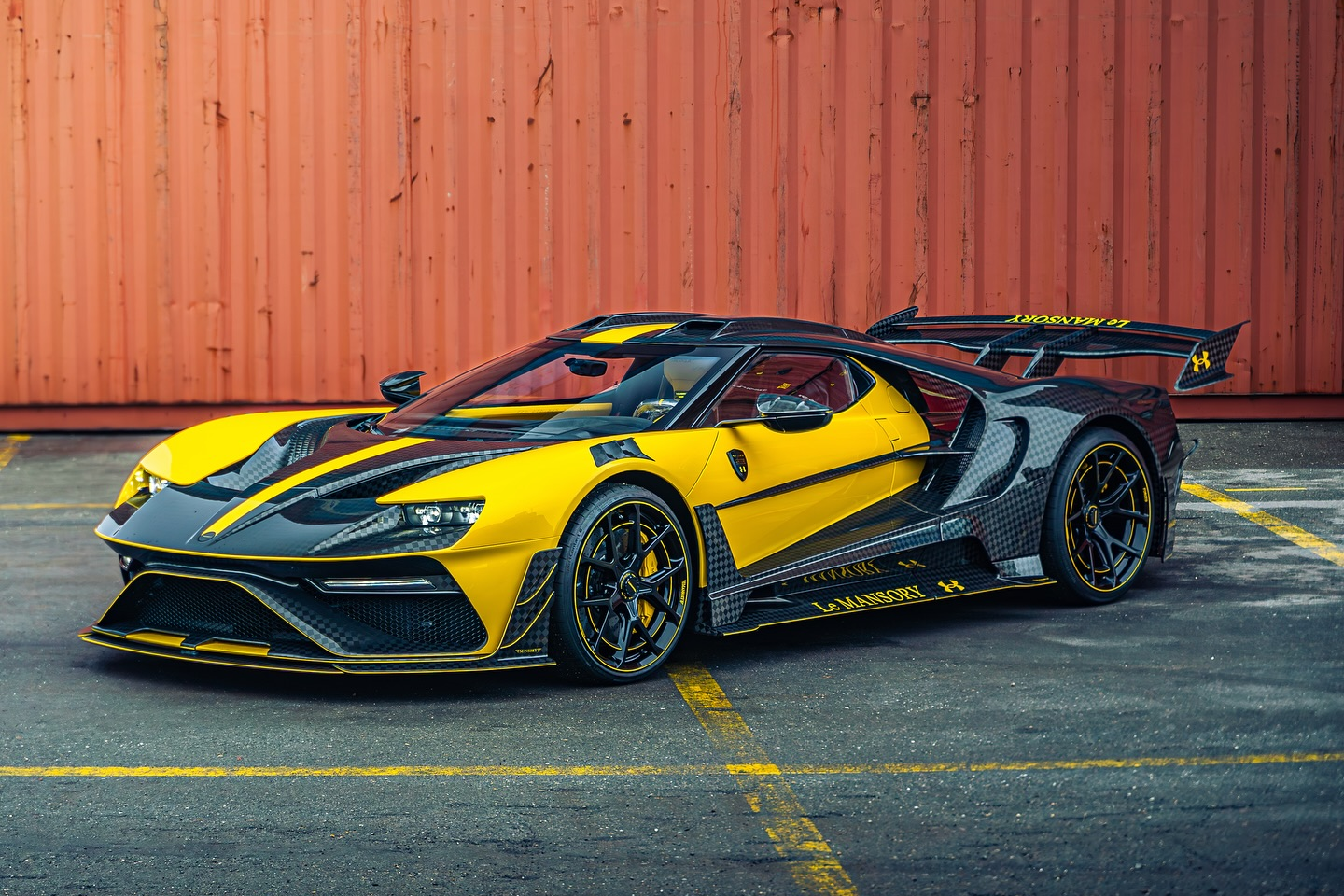 Sieu xe Ford GT Le Mansory ket hop cung Under Armour hinh anh