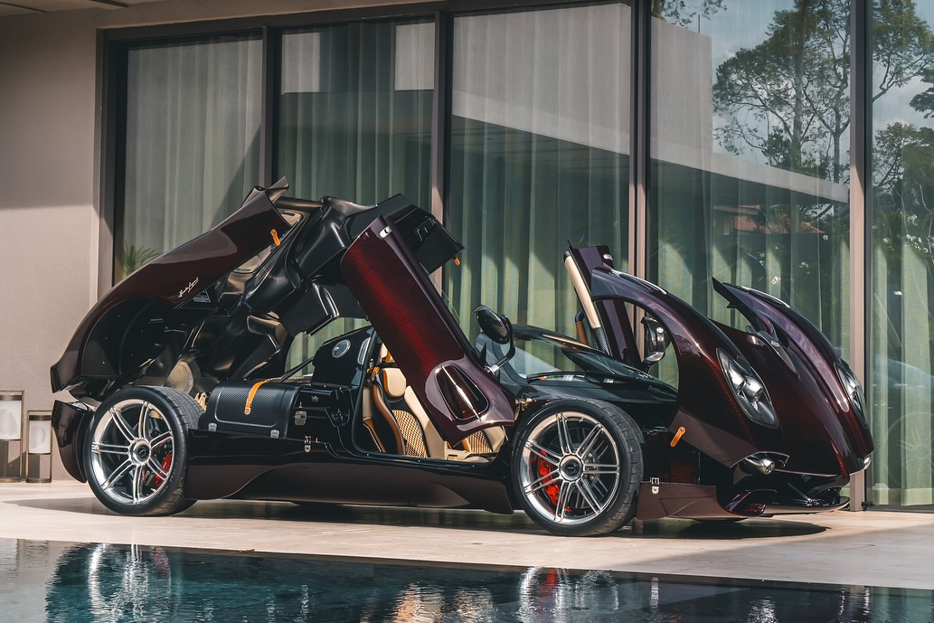 Can canh sieu xe Pagani Utopia Roadster vua ra mat tai Singapore hinh anh
