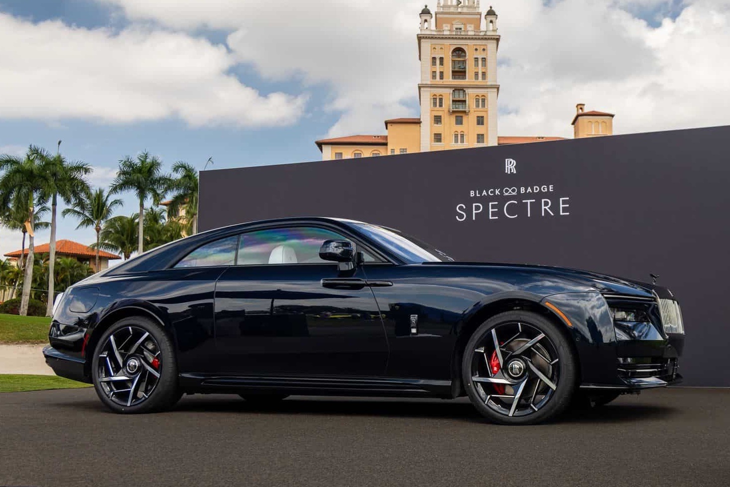 Anh thuc te Rolls-Royce Black Badge Spectre - gia tu 20 ty dong hinh anh