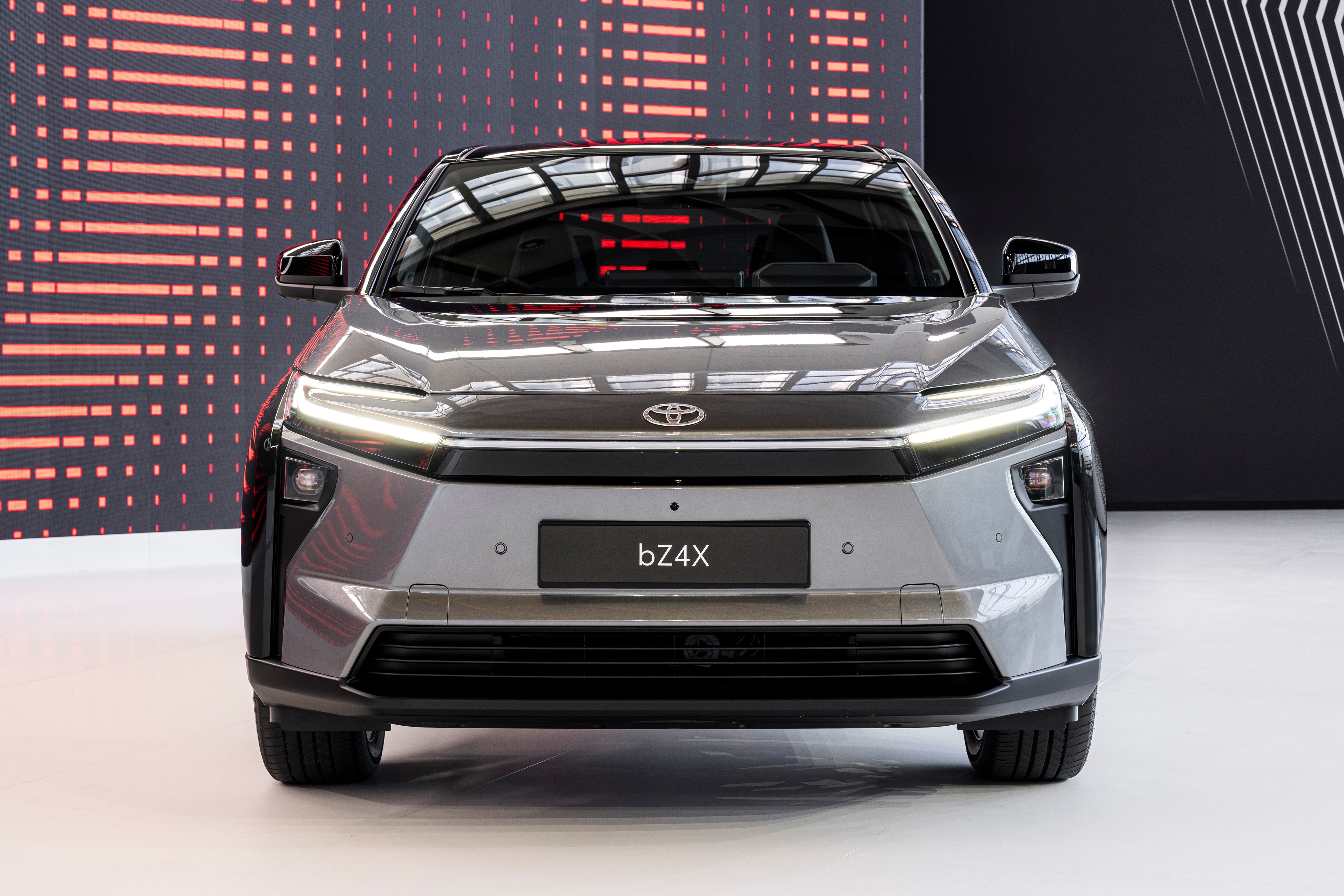 Toyota bZ4X,  Toyota,  bZ4X,  xe dien,  suv,  Lexus,  Lexus RZ,  RZ,  facelift,  nang cap,  giua vong doi anh 12