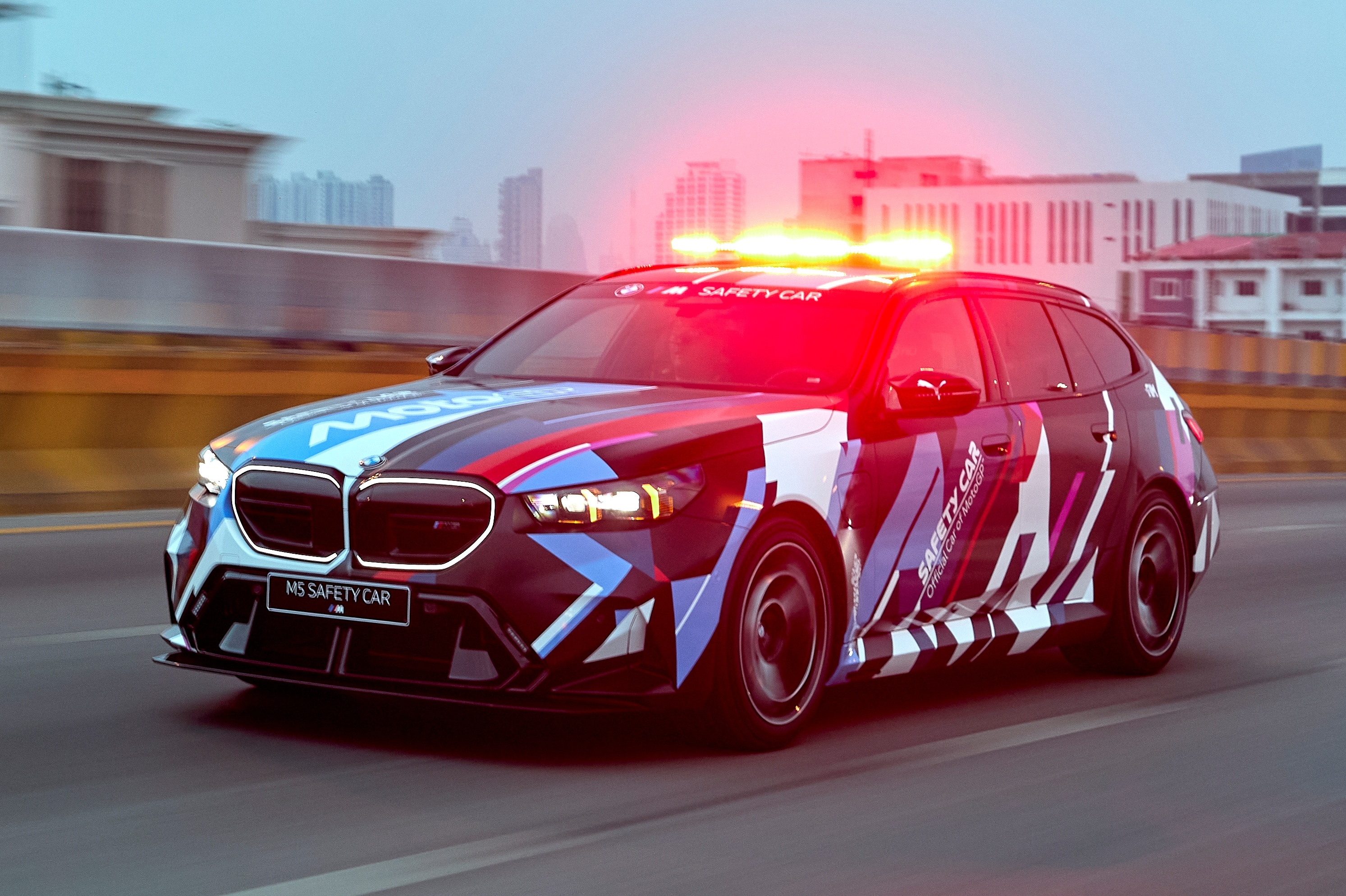 bmw,  bmw m,  bmw m5,  m5,  m5 touring,  bmw m5 touring,  motogp,  hieu nang cao,  hieu suat cao,  m5 g90,  m5 g99,  safety car,  xe an toan anh 12