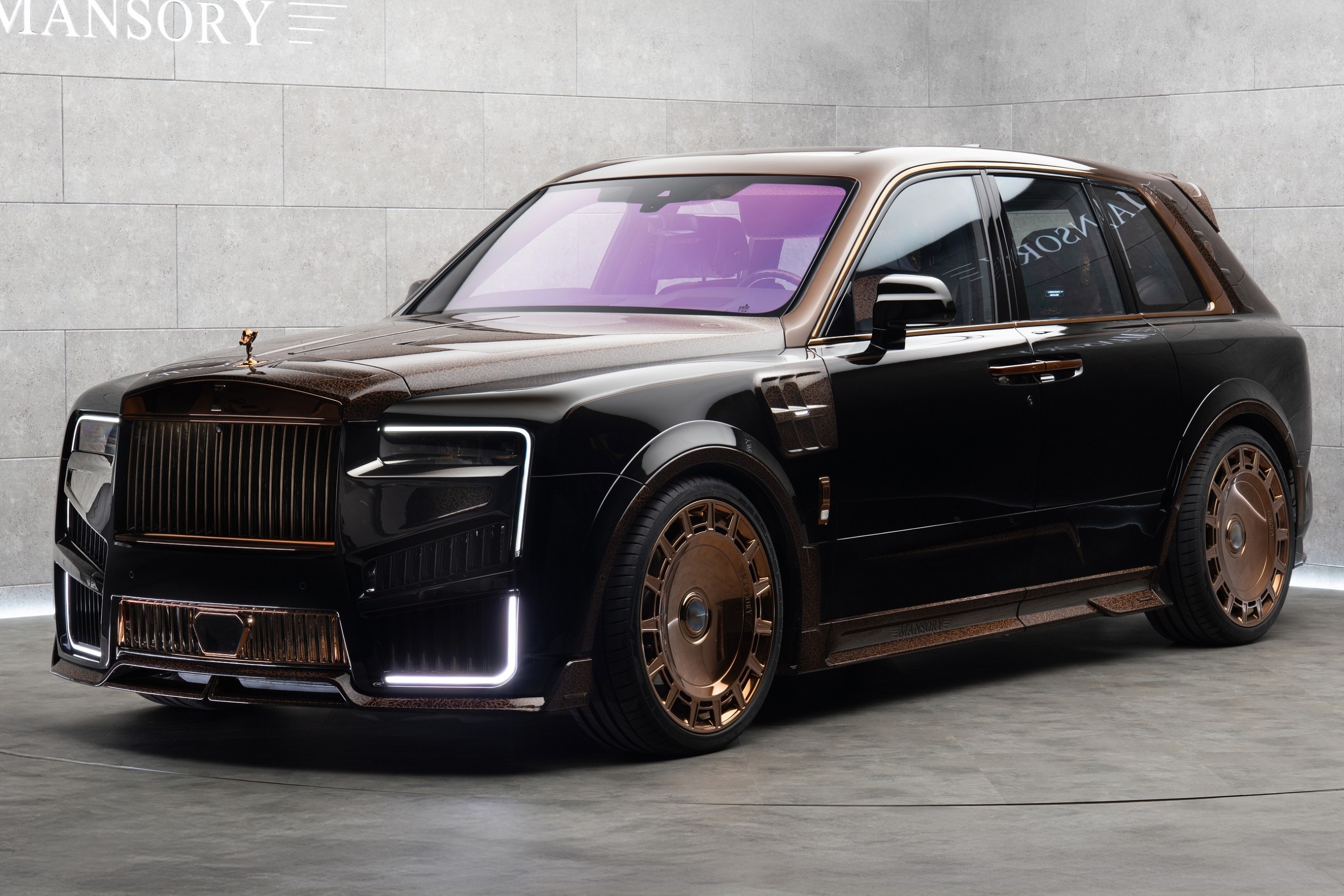 Rolls-Royce Cullinan Series II 'quai di' voi goi do cua Mansory hinh anh