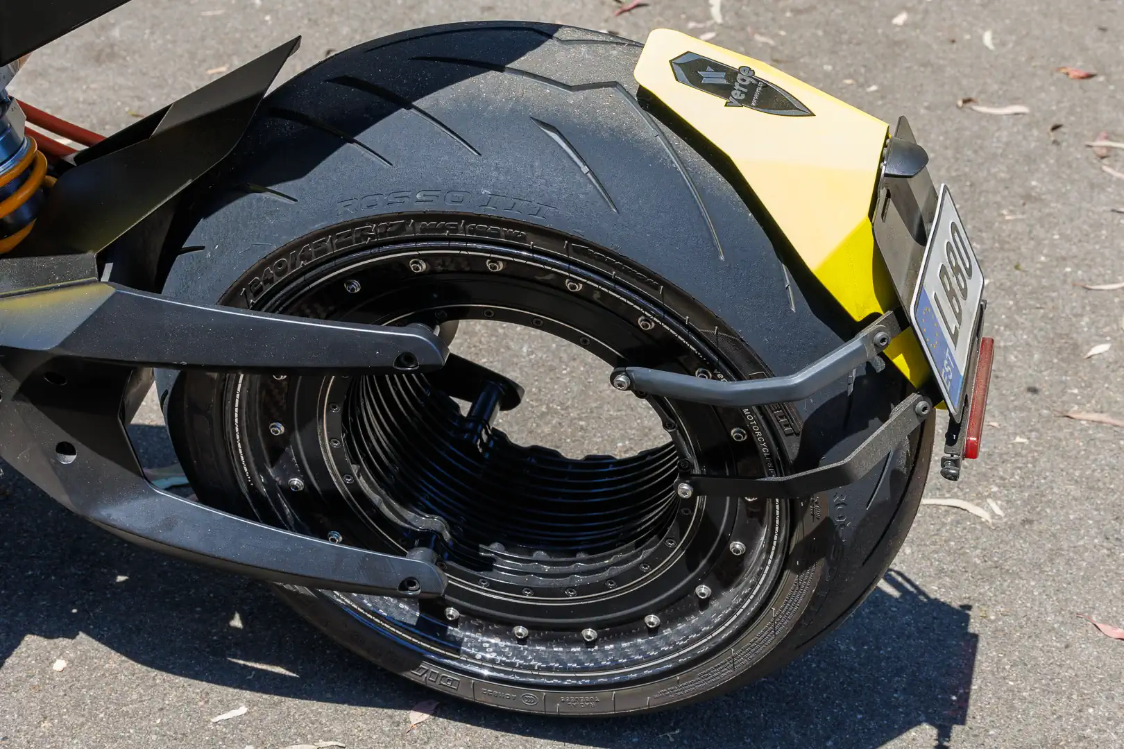 xe dien,  Verge TS Pro,  Verge TS Ultra,  Verge,  Verge Motorcycles,  TS Pro,  TS Ultra,  moto,  moto dien,  ky luc,  ky luc Guinness anh 7