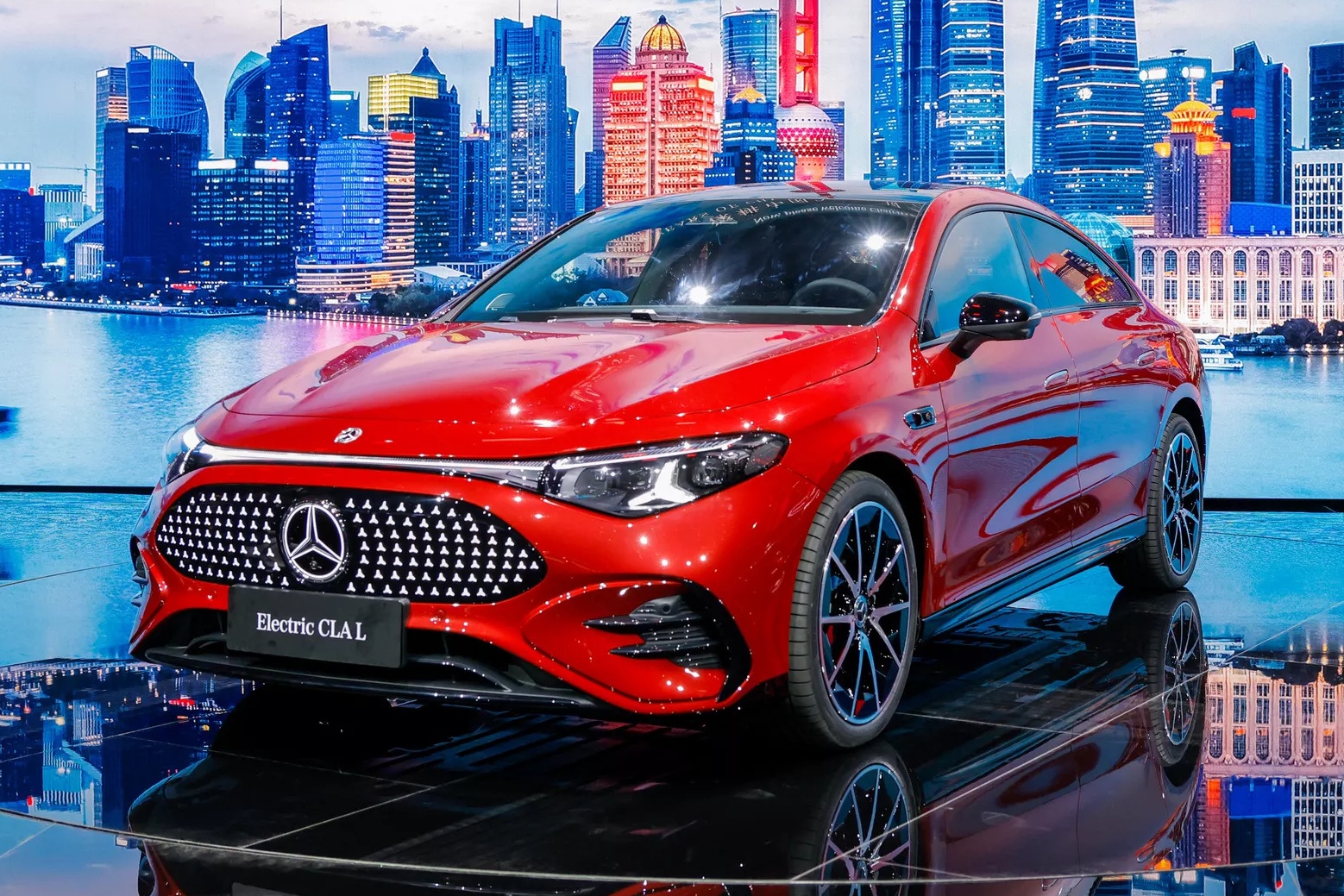 Mercedes-Benz CLA thuan dien bo sung ban keo dai truc co so hinh anh