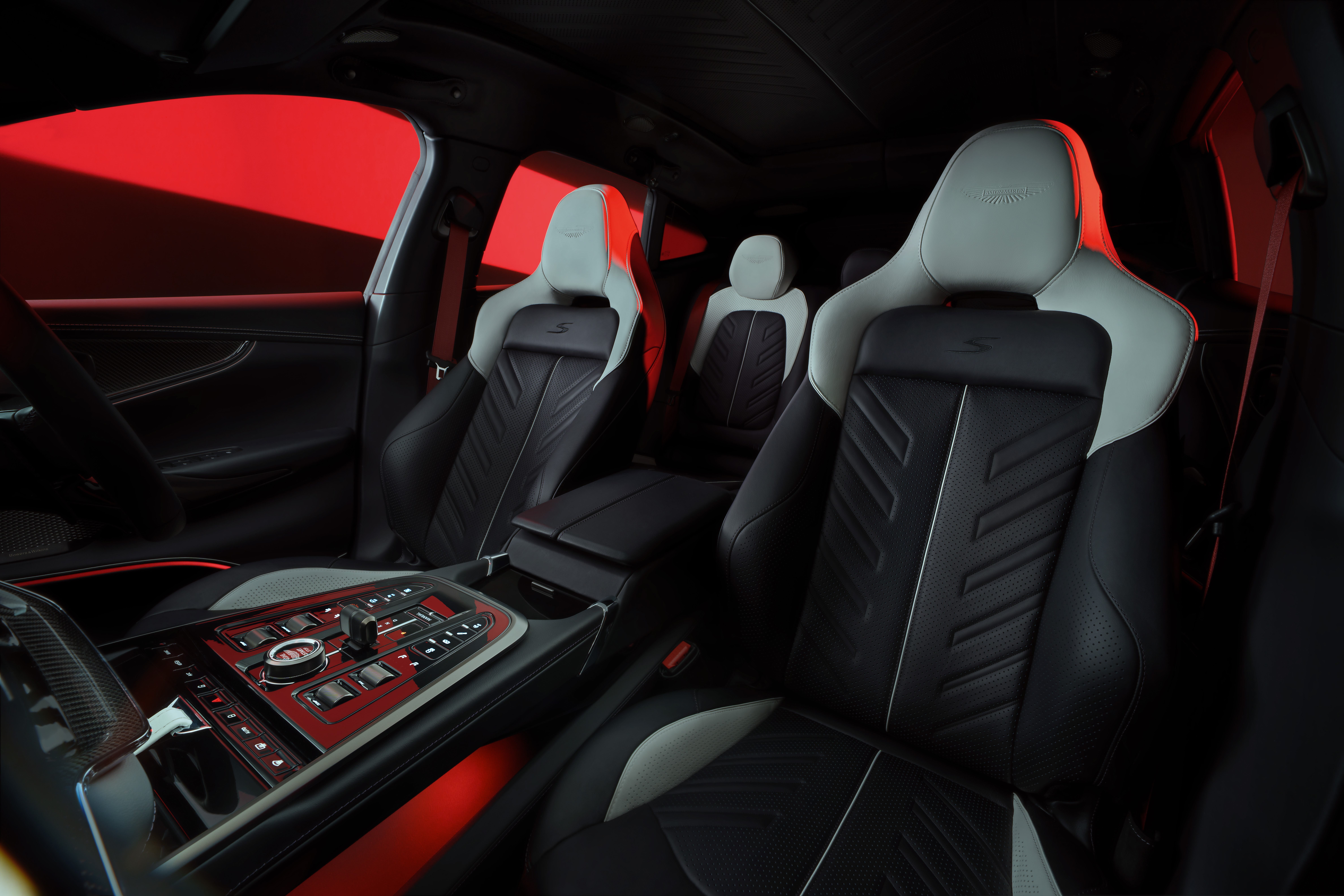 aston martin,  sieu xe,  suv,  sieu suv,  dbx,  dbx707,  dbx s,  aston martin dbx,  aston martin dbx707,  aston martin dbx s anh 12