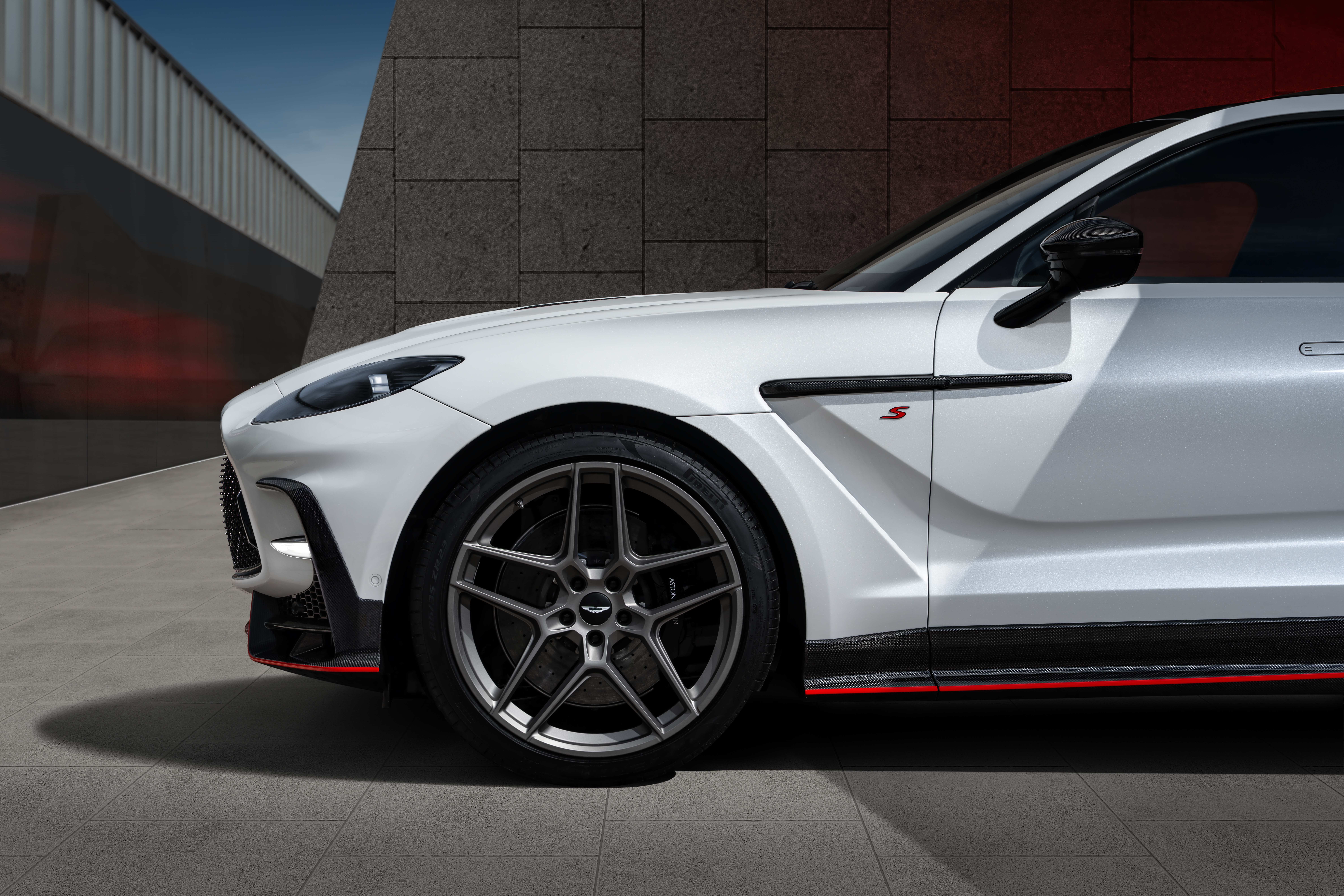 aston martin,  sieu xe,  suv,  sieu suv,  dbx,  dbx707,  dbx s,  aston martin dbx,  aston martin dbx707,  aston martin dbx s anh 6