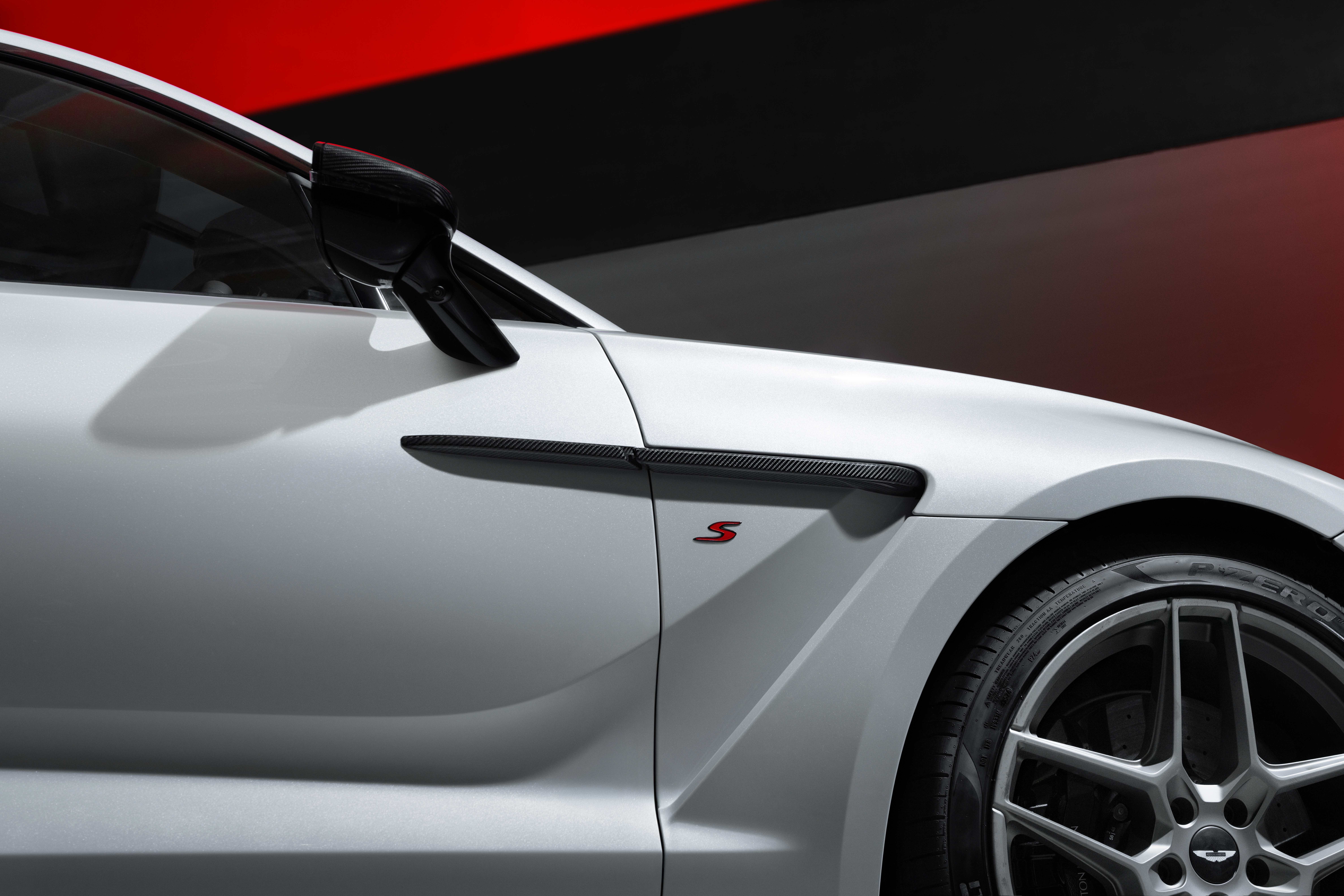 aston martin,  sieu xe,  suv,  sieu suv,  dbx,  dbx707,  dbx s,  aston martin dbx,  aston martin dbx707,  aston martin dbx s anh 8