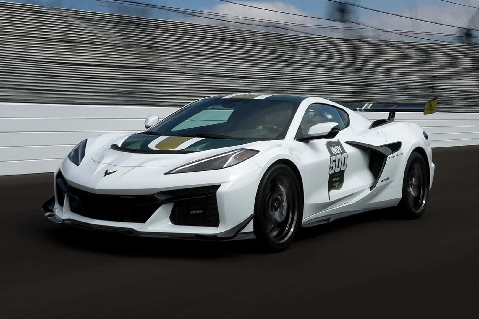 Chevrolet Corvette ZR1 lam xe an toan cho chang dua Indy 500 hinh anh