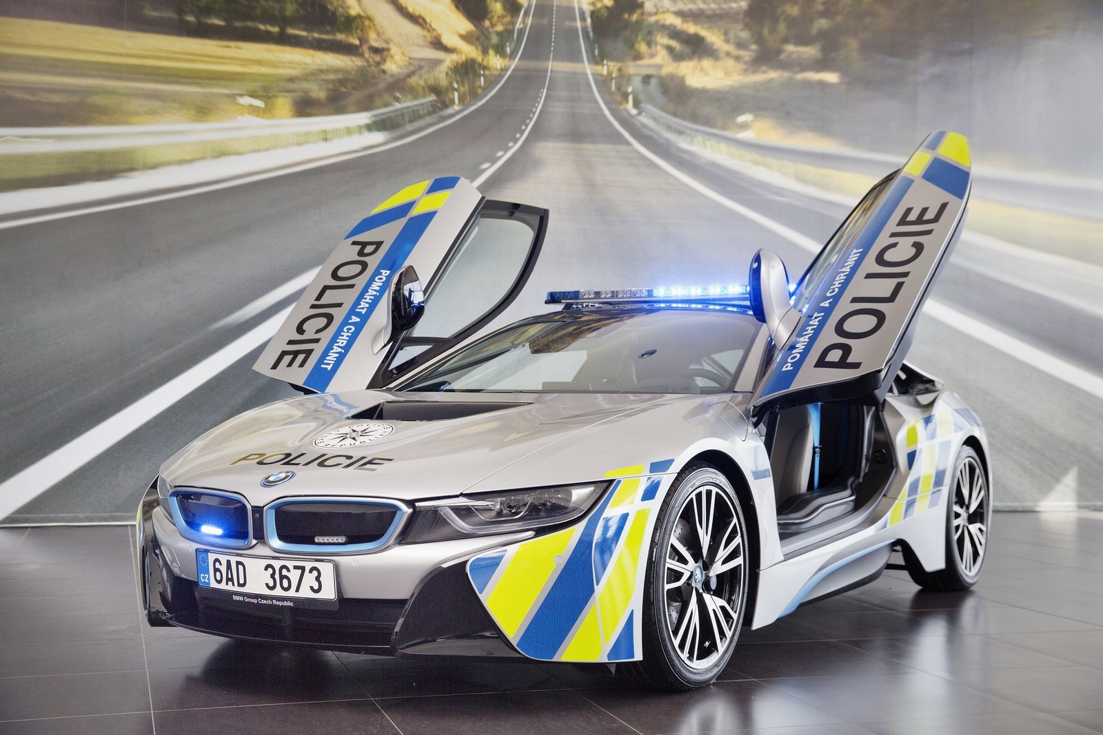canh sat,  bo dao nha,  bmw,  bmw i8,  bmw i8 canh sat anh 9