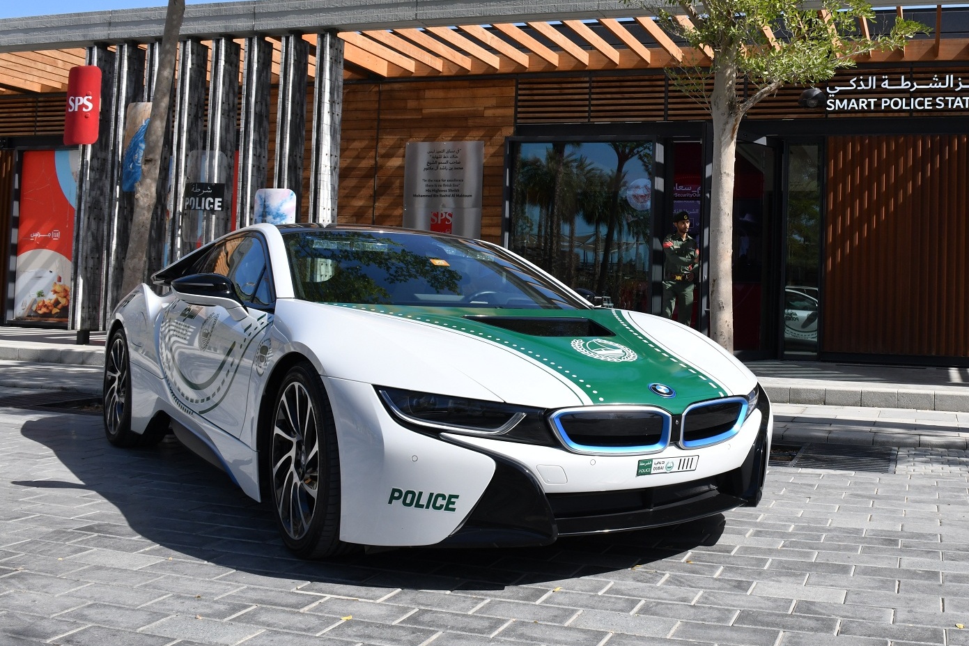 canh sat,  bo dao nha,  bmw,  bmw i8,  bmw i8 canh sat anh 8