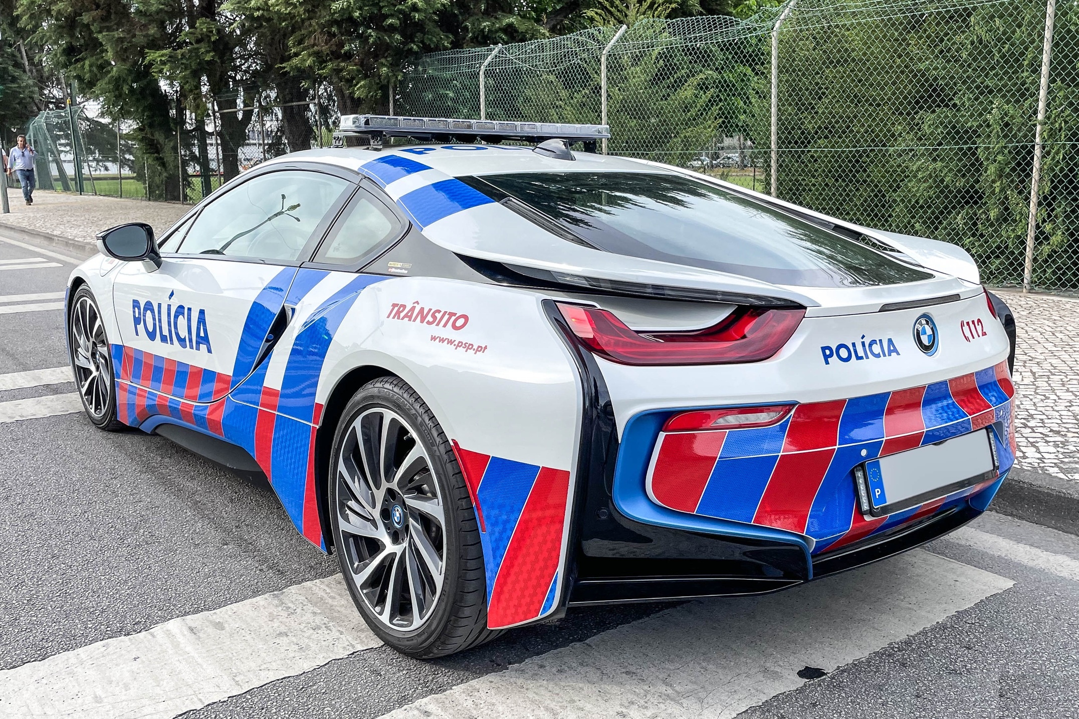 canh sat,  bo dao nha,  bmw,  bmw i8,  bmw i8 canh sat anh 7