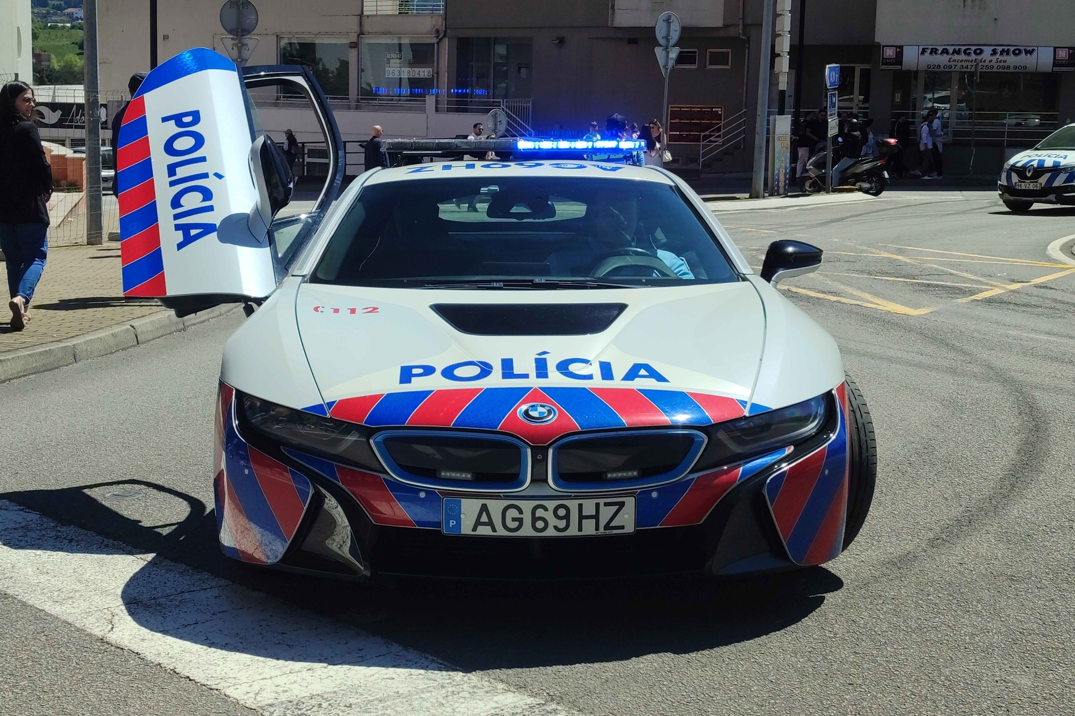 canh sat,  bo dao nha,  bmw,  bmw i8,  bmw i8 canh sat anh 5