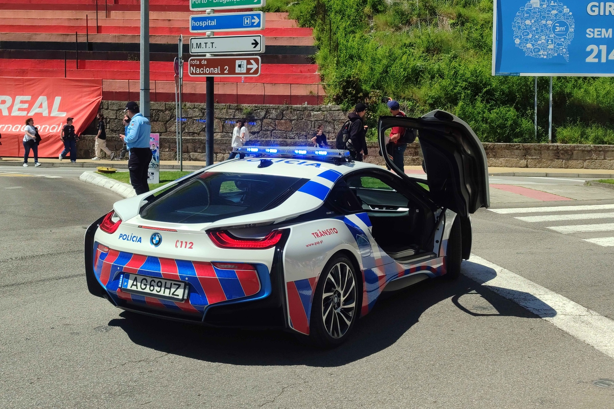 canh sat,  bo dao nha,  bmw,  bmw i8,  bmw i8 canh sat anh 6