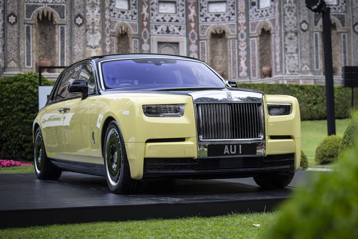 Rolls-Royce Phantom Goldfinger lan dau lo dien hinh anh