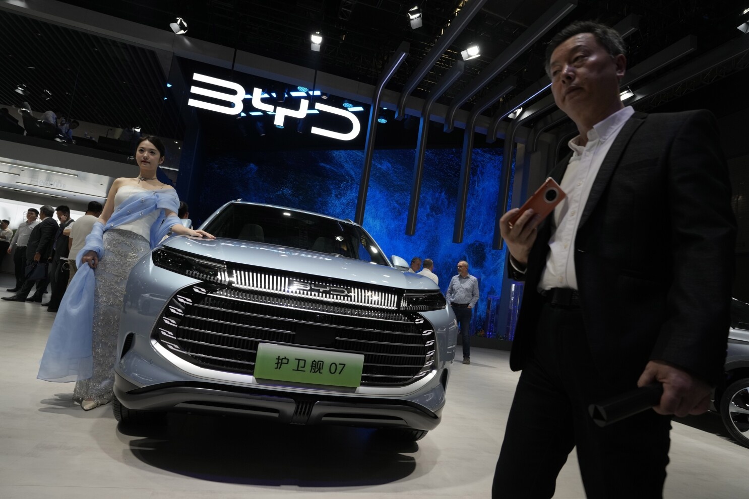 byd,  kien,  tin gia,  trung quoc,  to giac,  trao thuong,  vinfast,  phi bang,  xe dien anh 2