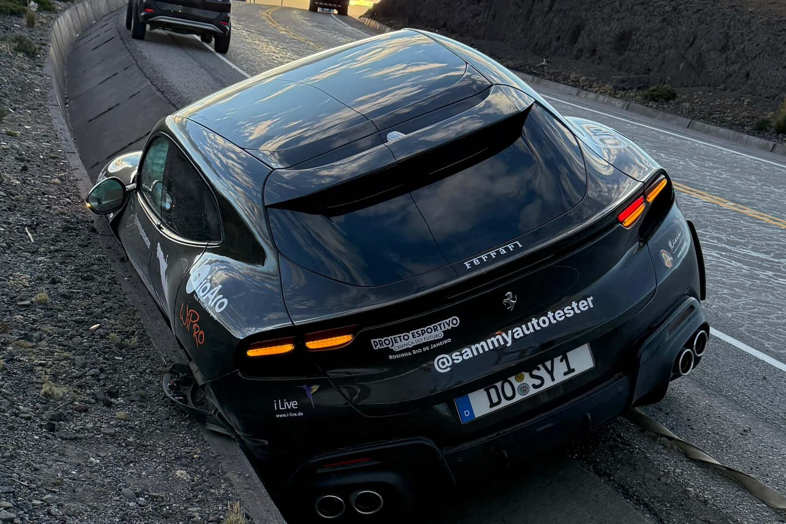 sieu xe,  peru,  tai nan,  tai nan sieu xe,  ferrari,  purosangue,  ferrari purosangue,  suv,  panamericana,  argentina,  chile,  alaska,  sammy anh 2