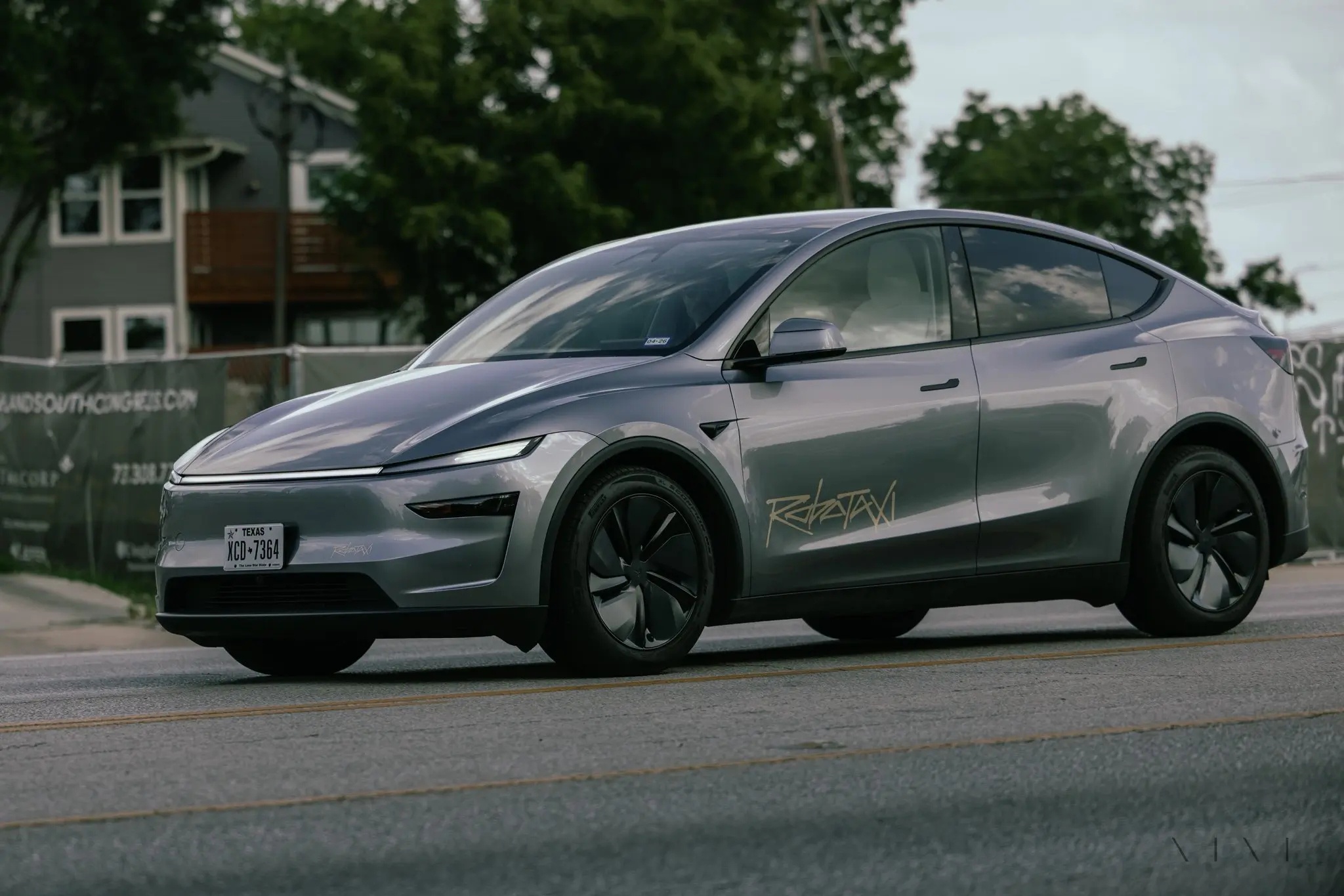 tesla,  model y,  model y juniper,  tesla model y,  tesla model y juniper,  halo,  model y halo,  tesla model y halo,  xe tu lai,  robotaxi,  elon,  musk,  elon musk anh 1