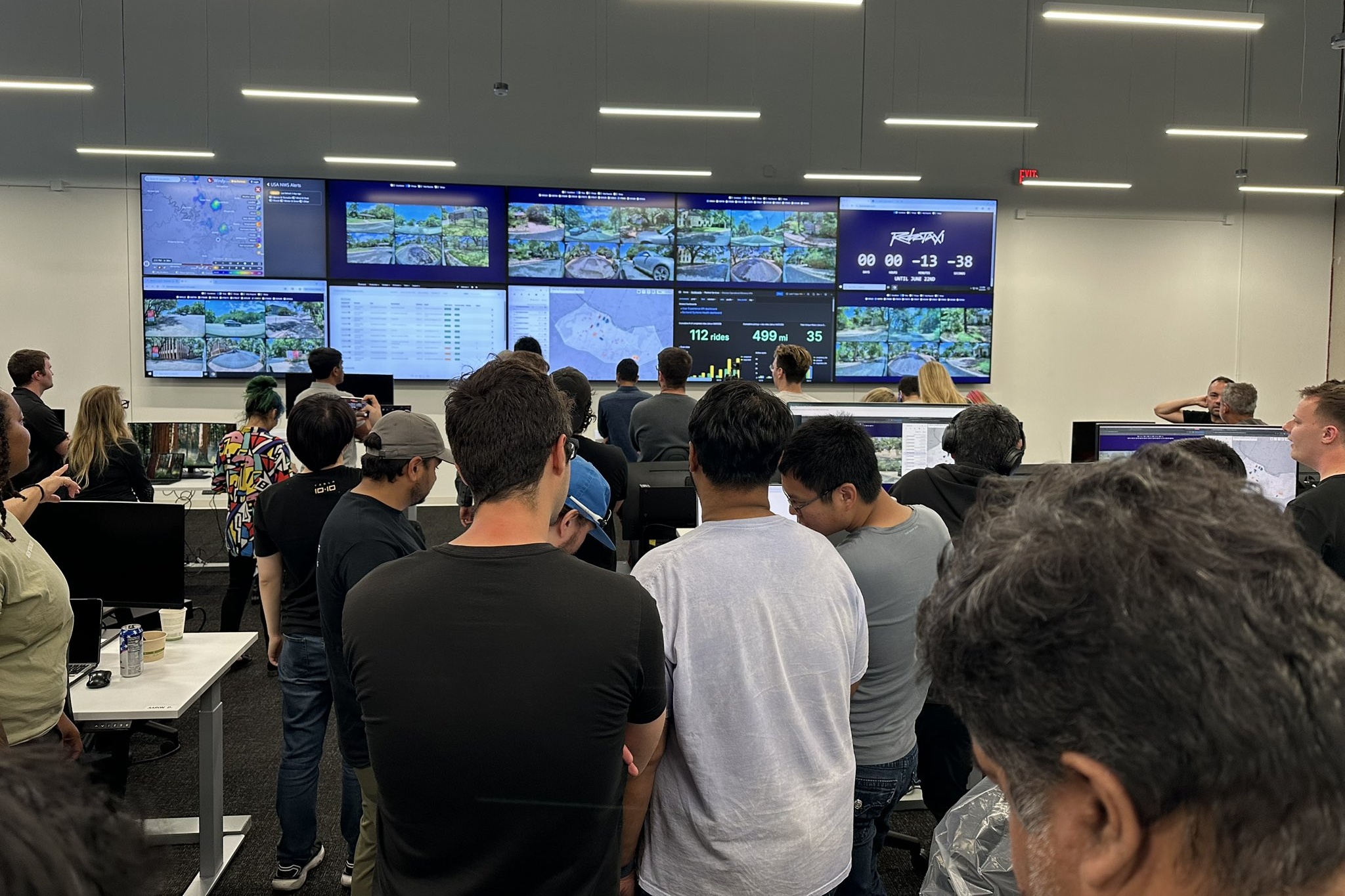 tesla,  model y,  model y juniper,  tesla model y,  tesla model y juniper,  halo,  model y halo,  tesla model y halo,  xe tu lai,  robotaxi,  elon,  musk,  elon musk anh 4