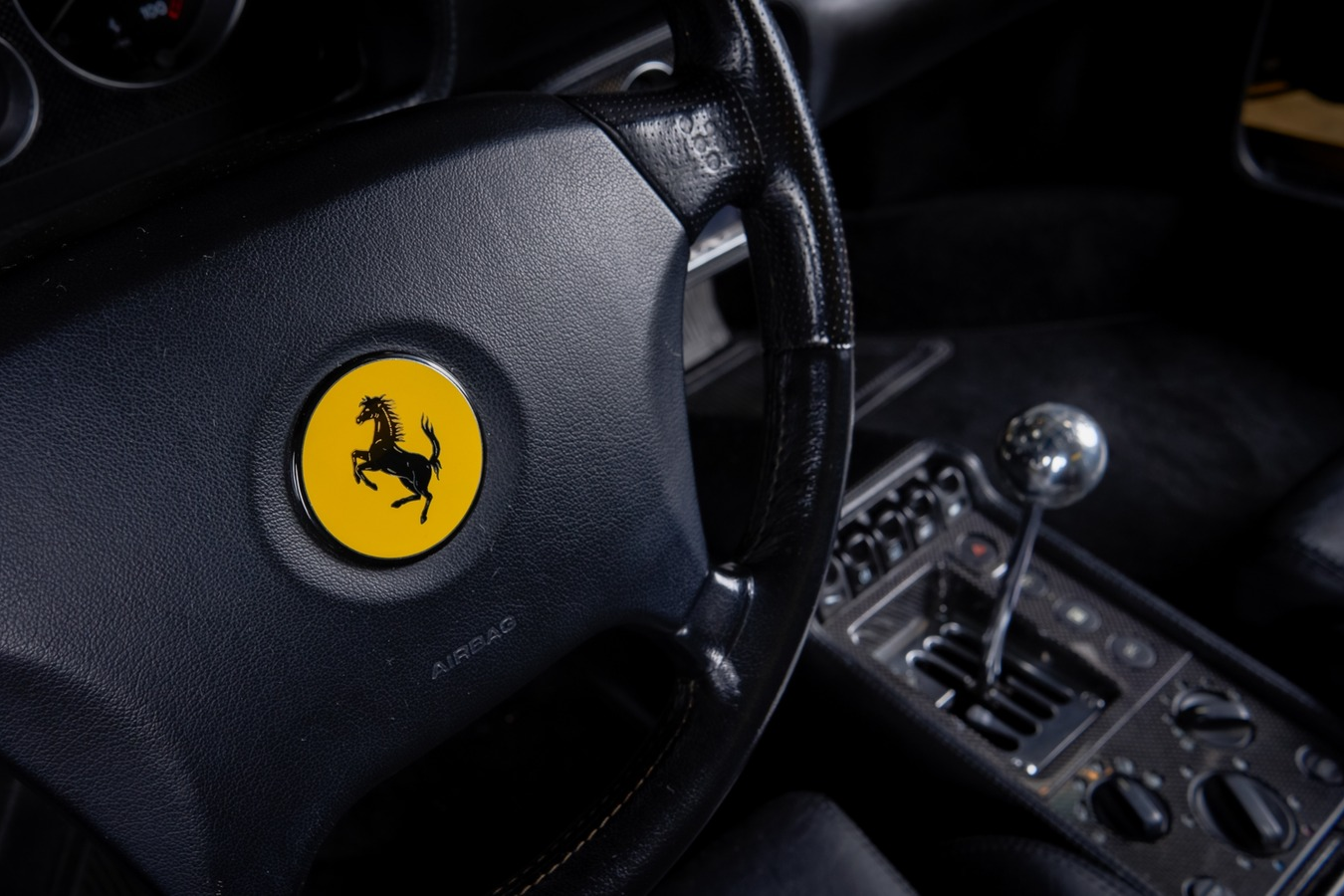 Ferrari van noi khong voi hop so san hinh anh