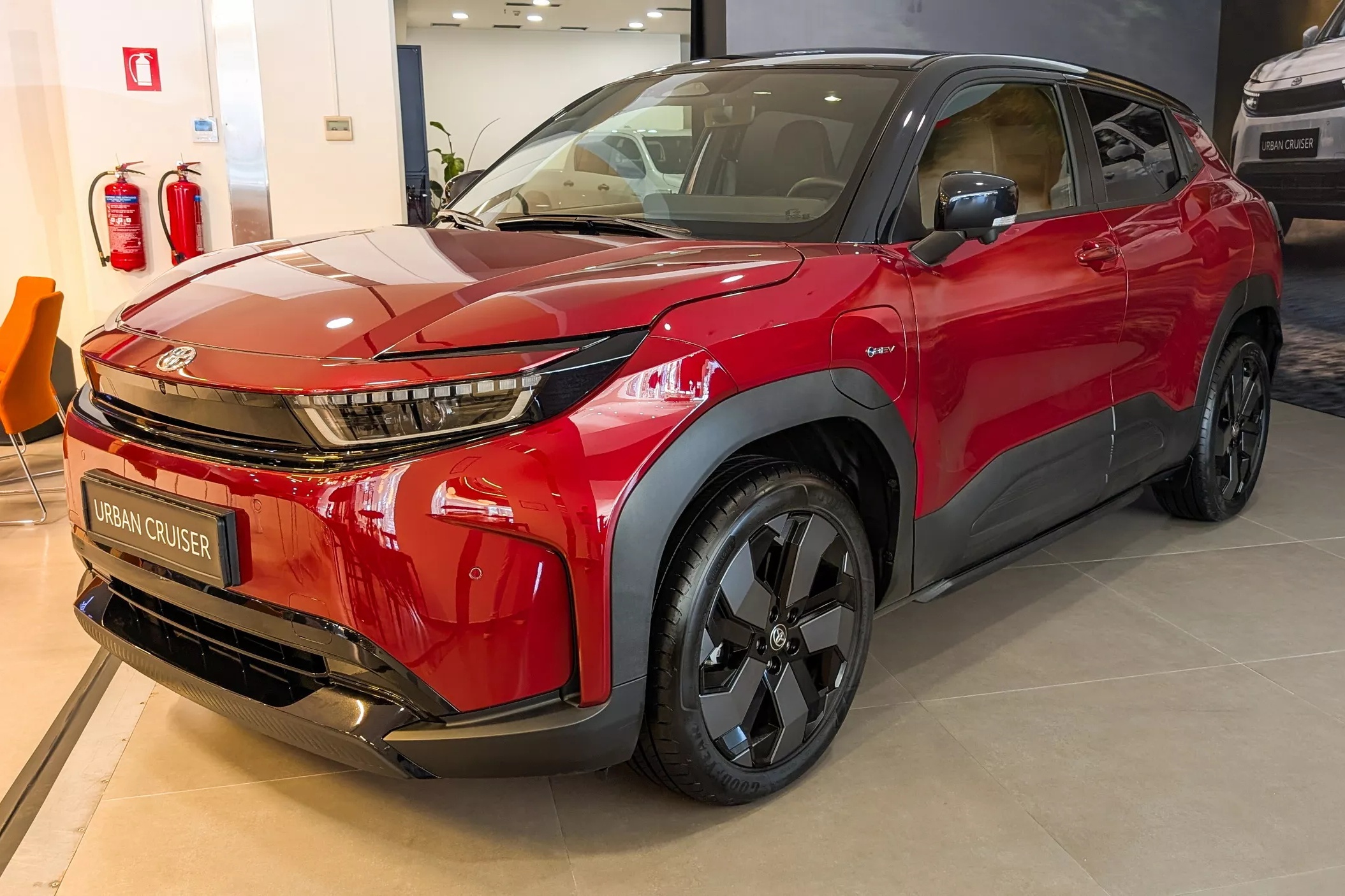 Anh thuc te Toyota Urban Cruiser, xe dien co nho hop tac cung Suzuki hinh anh