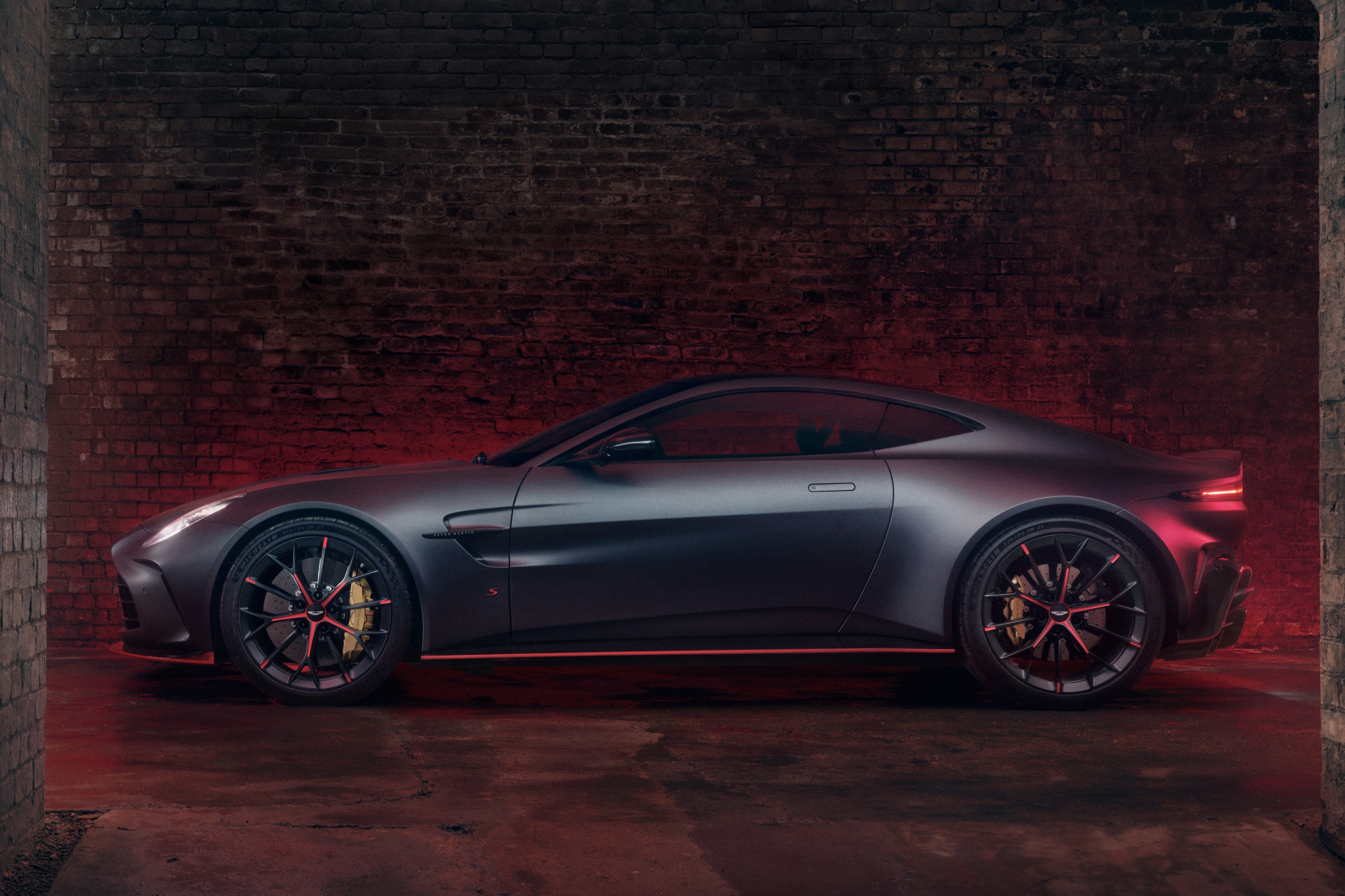 aston martin,  vantage,  vantage s,  aston martin vantage,  aston martin vantage s,  sieu xe,  v8,  Goodwood Festival of Speed anh 5