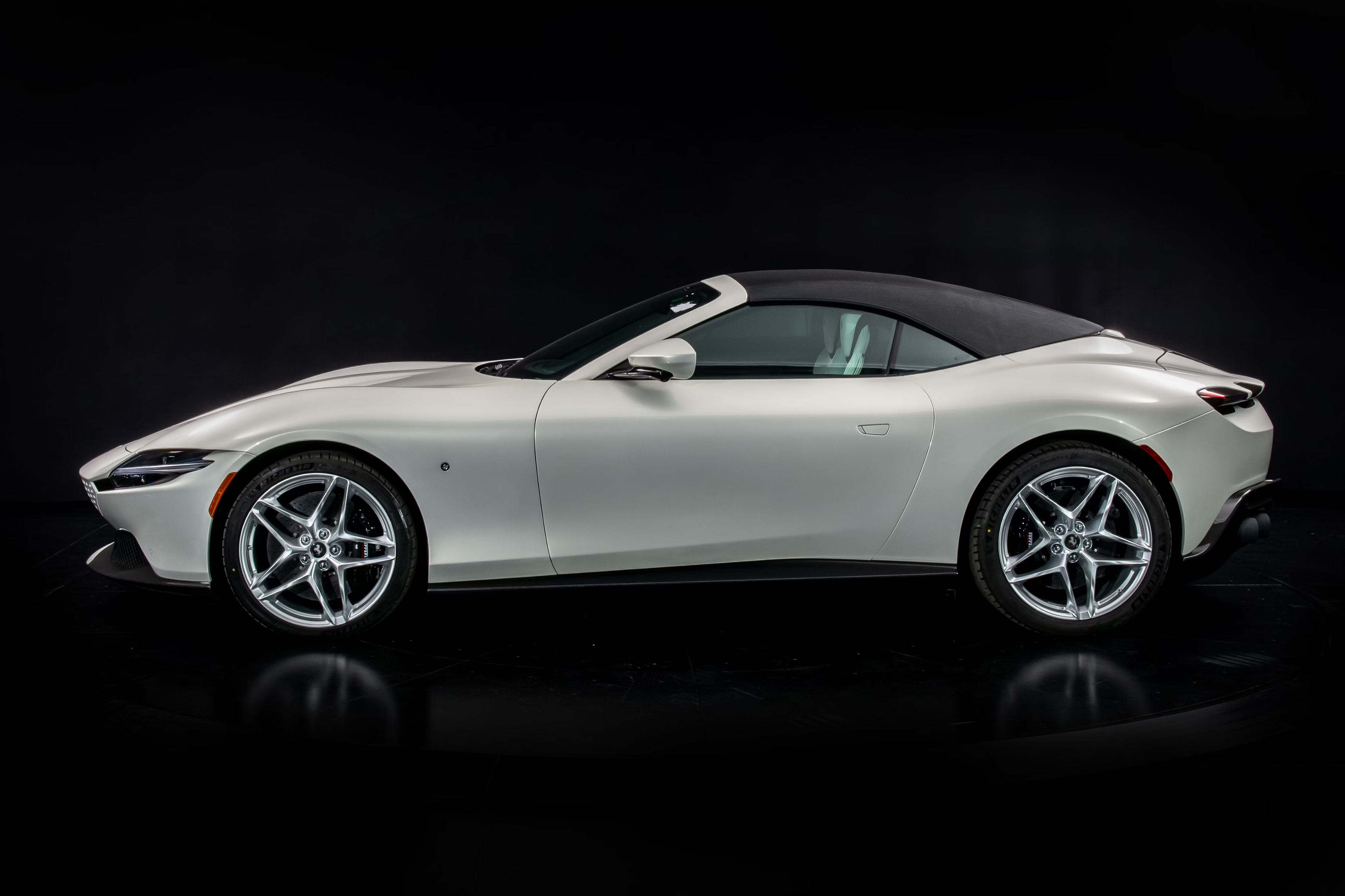 sieu xe,  ferrari,  mau sac,  Rosso Corsa,  Rosso Scuderia,  Azzurro Dino,  Azzurro La Plata,  Blu Swaters,  Blu Pozzi,  Jewel Green,  Verde Zeltweg,  Verde Pallido,  Bianco Italia,  Bianco Mille Miglia,  Bianco Cervino,  Nero Galaxy,  Grigio Competizione anh 16
