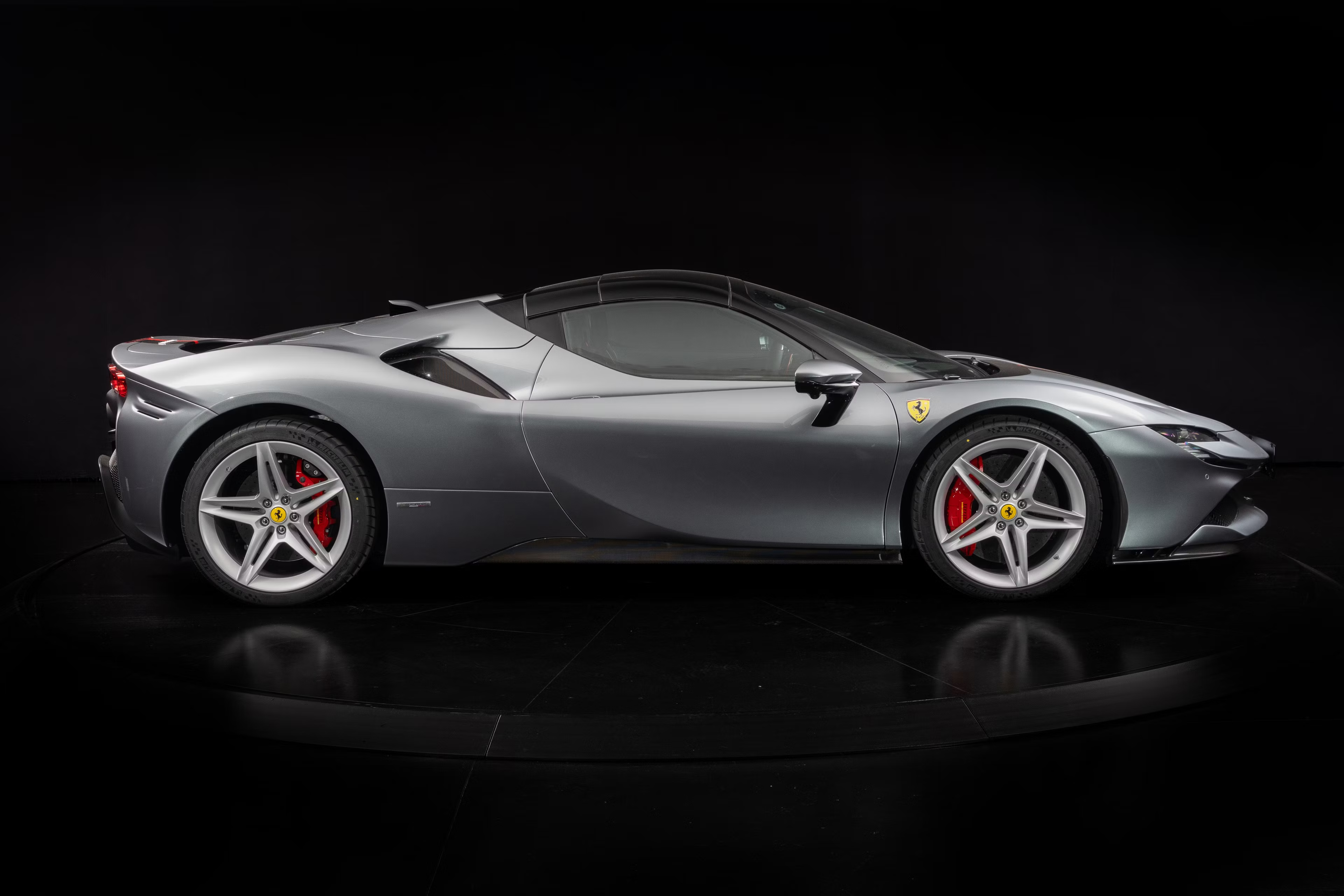 sieu xe,  ferrari,  mau sac,  Rosso Corsa,  Rosso Scuderia,  Azzurro Dino,  Azzurro La Plata,  Blu Swaters,  Blu Pozzi,  Jewel Green,  Verde Zeltweg,  Verde Pallido,  Bianco Italia,  Bianco Mille Miglia,  Bianco Cervino,  Nero Galaxy,  Grigio Competizione anh 23