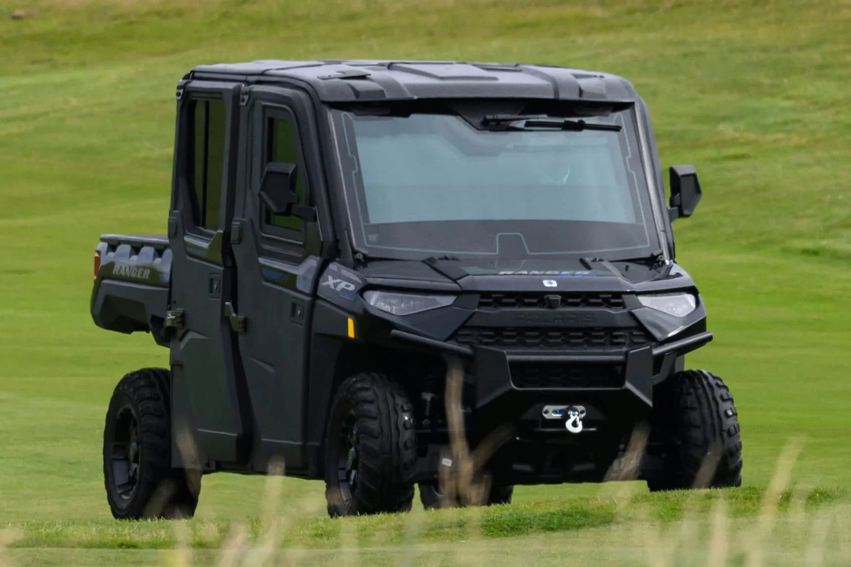 tong thong,  tong thong my,  donald j. trump,  trump,  donald trump,  scotland,  golf,  danh golf,  golf cart,  Golf Force One,  mat vu,  mat vu my,  Polaris Ranger Crew,  XP 1000,  Polaris,  Ranger Crew anh 2