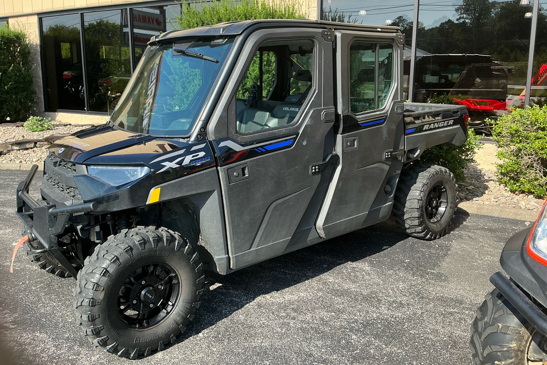 tong thong,  tong thong my,  donald j. trump,  trump,  donald trump,  scotland,  golf,  danh golf,  golf cart,  Golf Force One,  mat vu,  mat vu my,  Polaris Ranger Crew,  XP 1000,  Polaris,  Ranger Crew anh 5