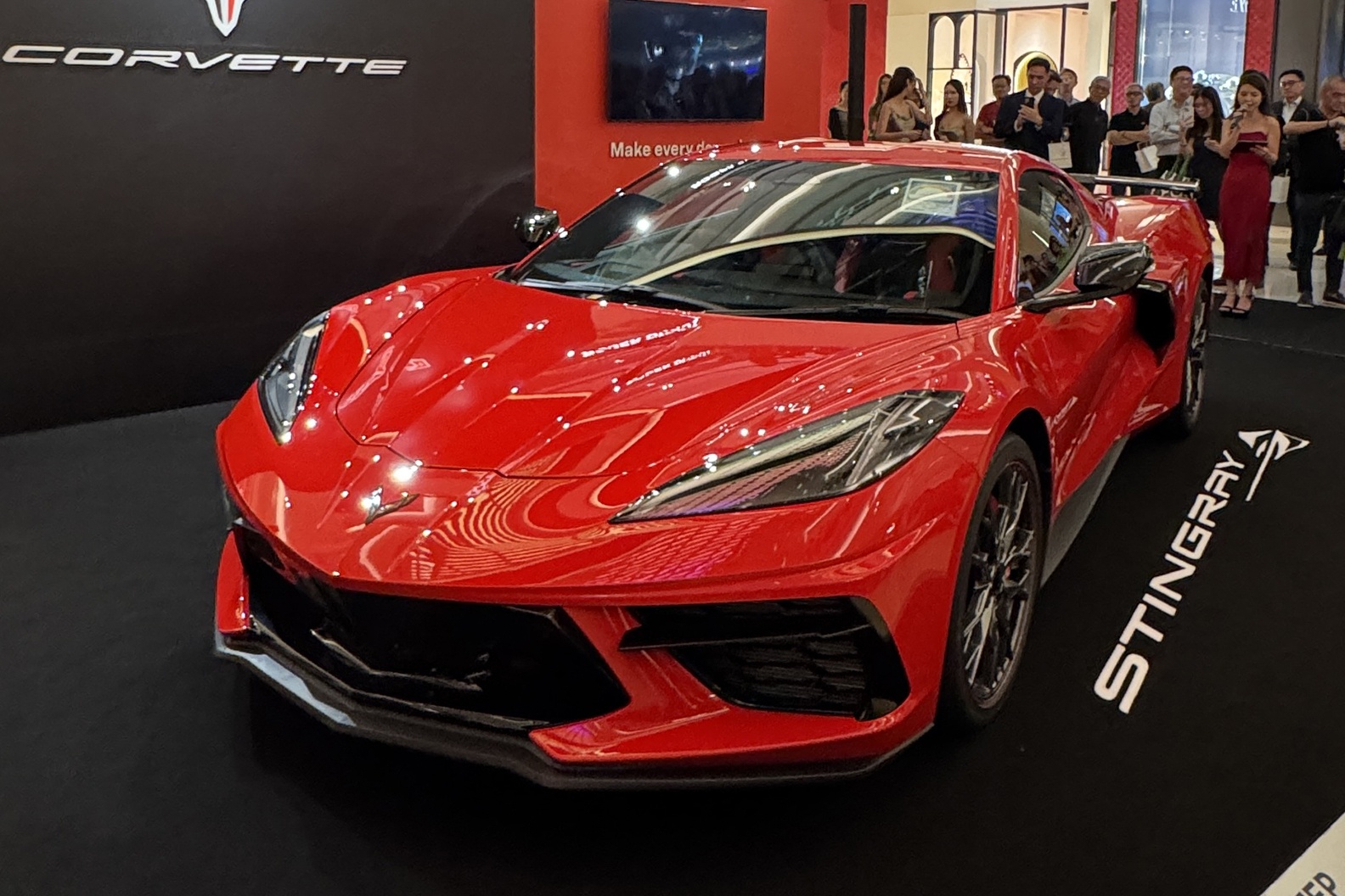 Chevrolet Corvette duoc phan phoi tai Singapore, gia gan nua trieu USD hinh anh