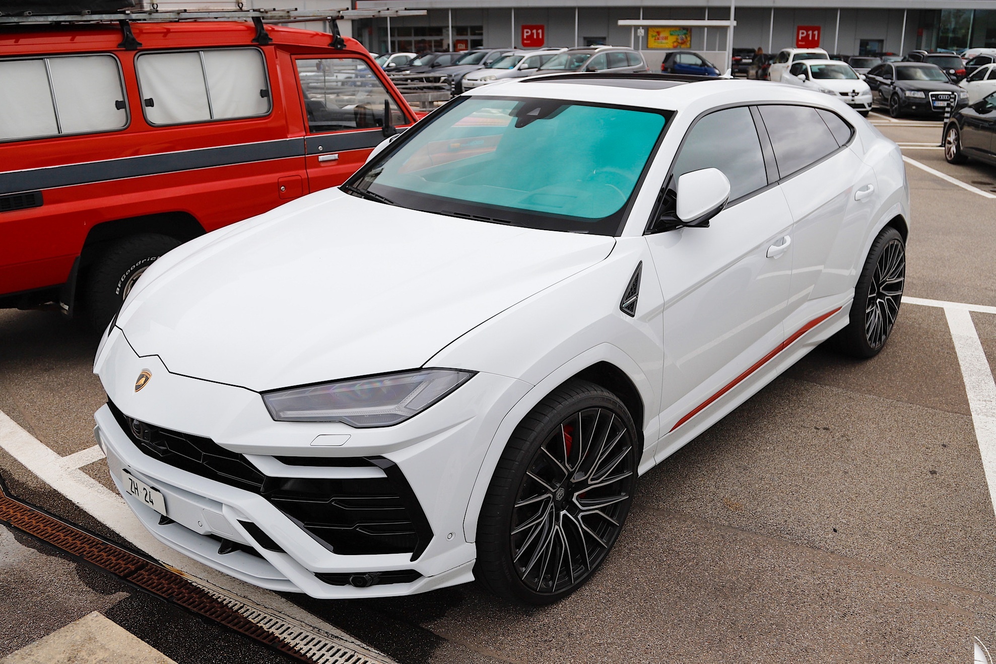 Sieu xe Lamborghini Urus so huu bien so dat nhat Thuy Si hinh anh