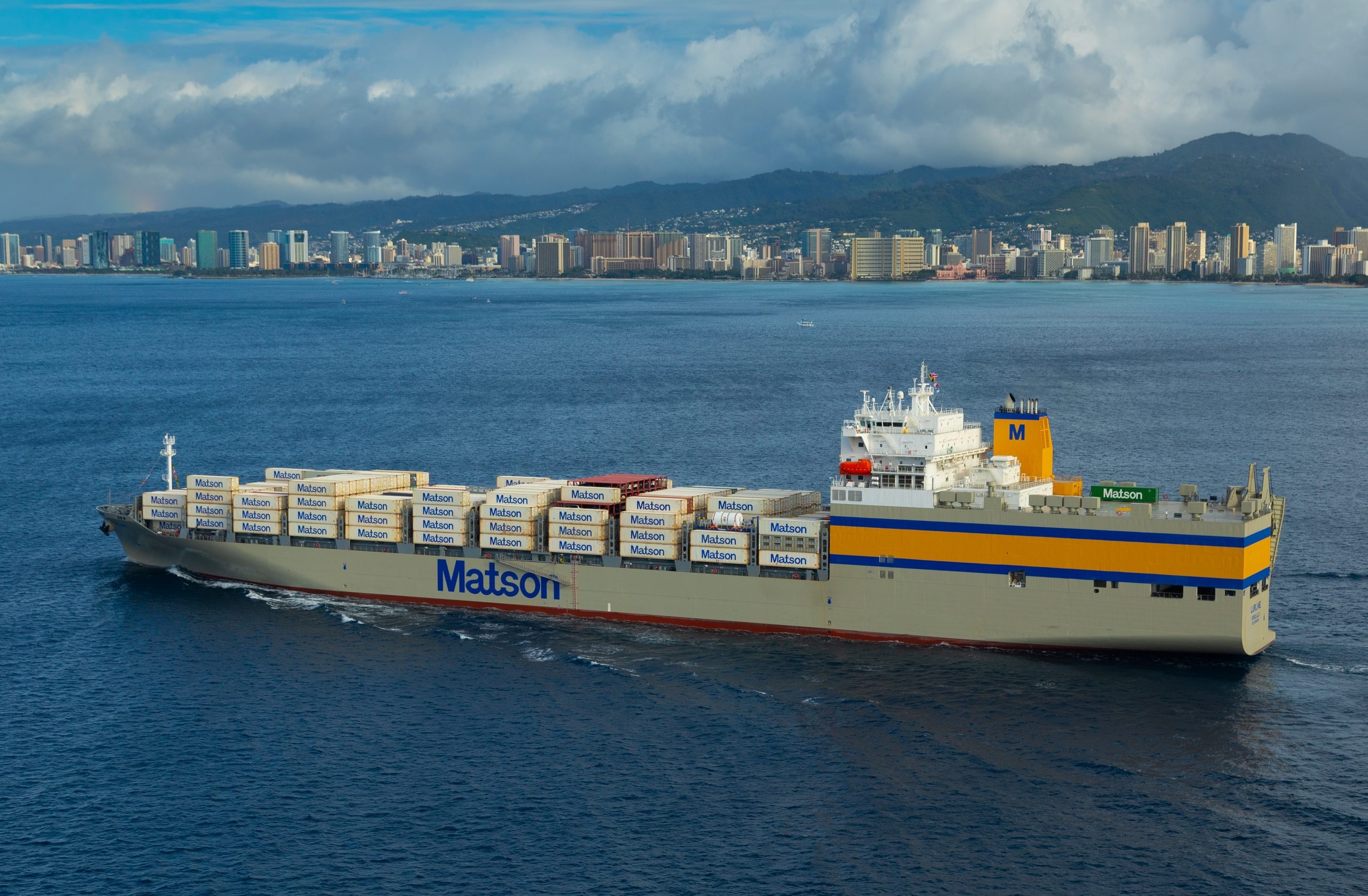 xe dien,  ev,  phev,  van tai,  van tai duong bien,  matson,  container,  hoa hoan,  chay no,  vinfast anh 1