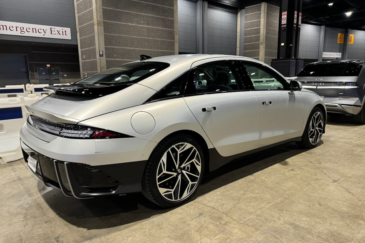 xe dien,  ev,  the naked gun,  naked gun,  hyundai,  ioniq,  ioniq 6,  hyundai ioniq 6,  Edentech,  nypd,  Liam Neeson,  Leslie Nielsen anh 10