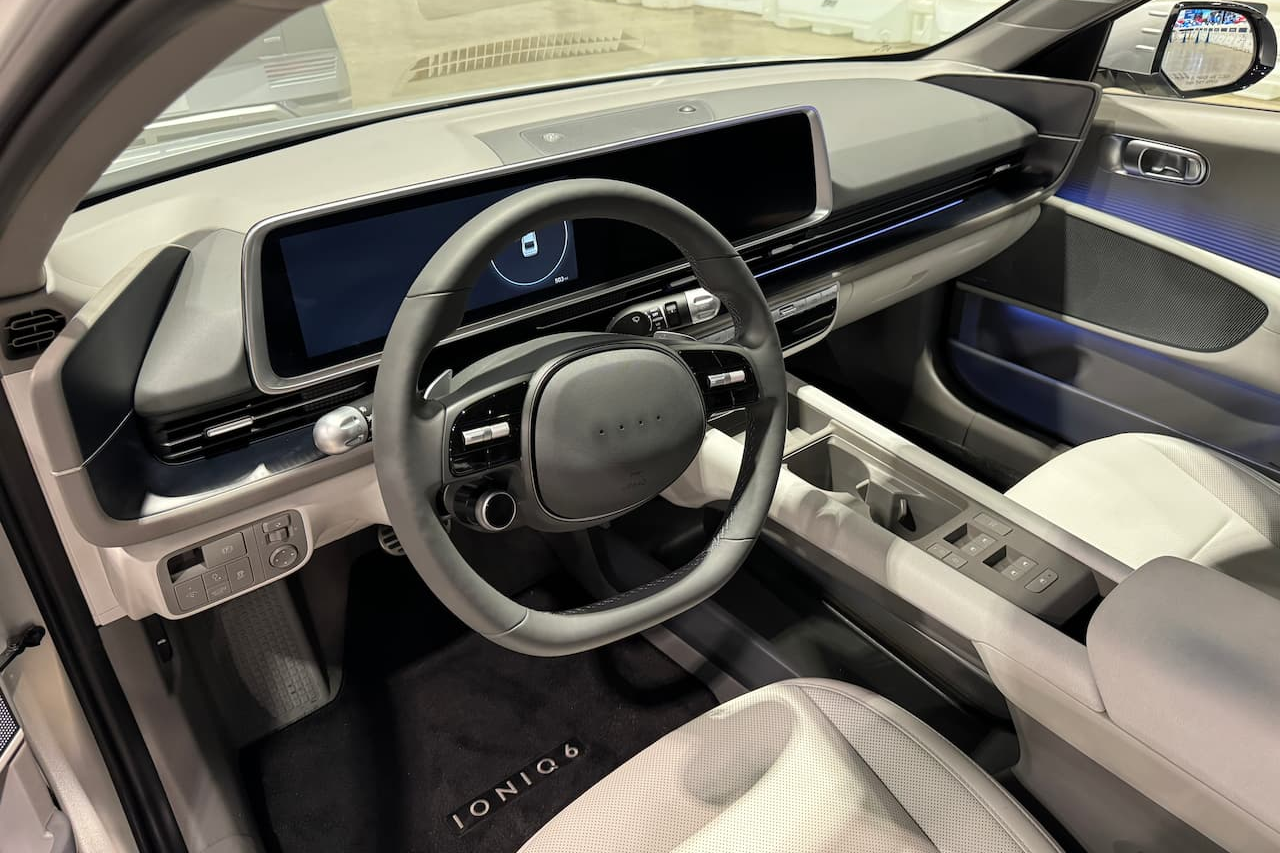 xe dien,  ev,  the naked gun,  naked gun,  hyundai,  ioniq,  ioniq 6,  hyundai ioniq 6,  Edentech,  nypd,  Liam Neeson,  Leslie Nielsen anh 11