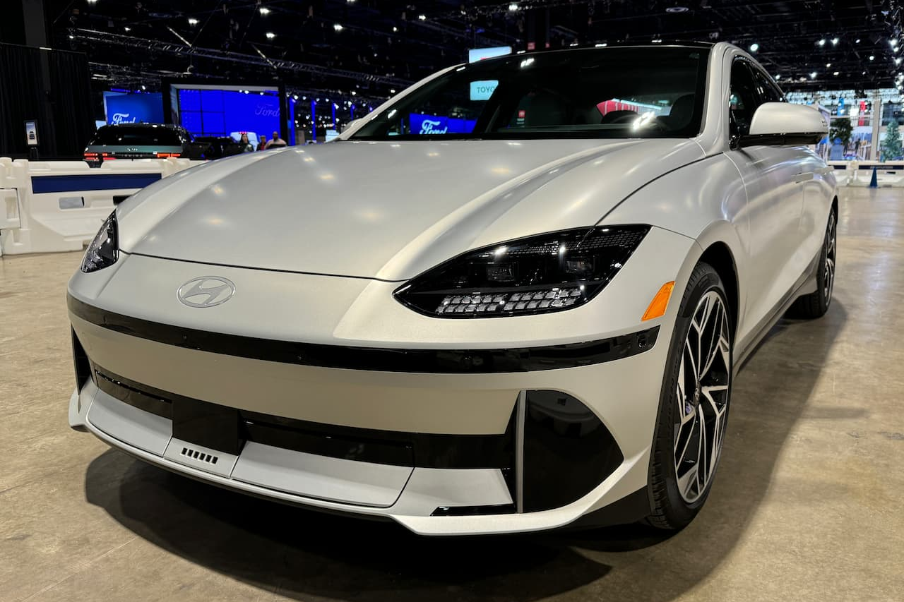 xe dien,  ev,  the naked gun,  naked gun,  hyundai,  ioniq,  ioniq 6,  hyundai ioniq 6,  Edentech,  nypd,  Liam Neeson,  Leslie Nielsen anh 12