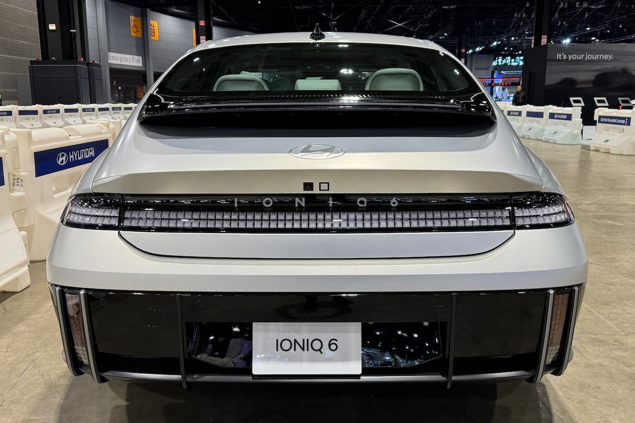 xe dien,  ev,  the naked gun,  naked gun,  hyundai,  ioniq,  ioniq 6,  hyundai ioniq 6,  Edentech,  nypd,  Liam Neeson,  Leslie Nielsen anh 13