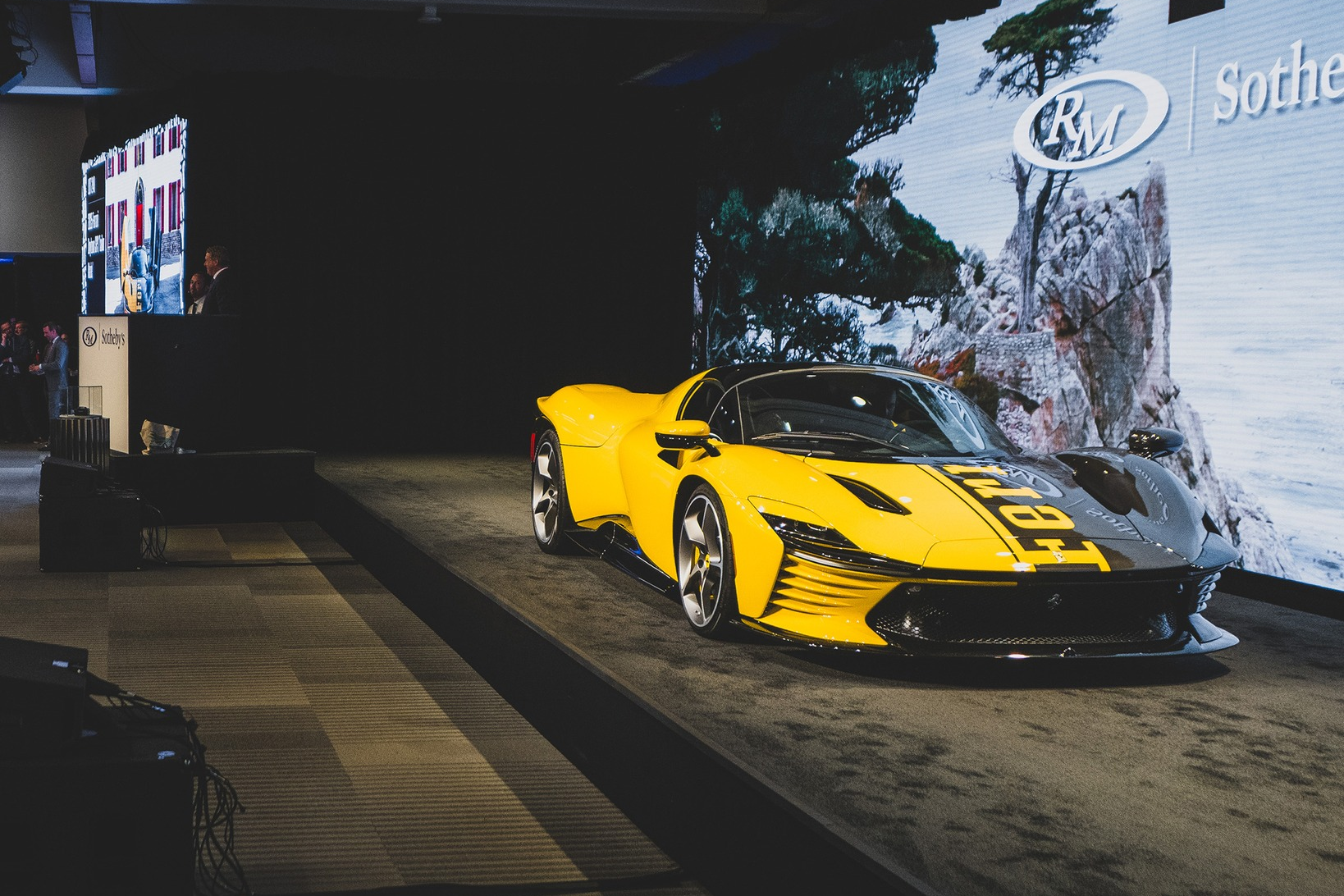 sieu xe,  ferrari,  laferrari,  daytona,  daytona sp3,  icona series,  ferrari daytona sp3,  dau gia,  monterey car week,  rm sotheby anh 3