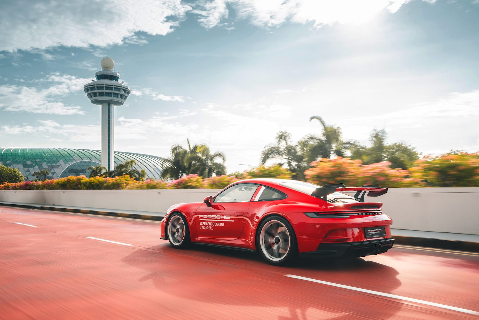 porsche,  singapore,  porsche singapore,  Porsche at Jewel,  Jewel Changi,  showroom,  san bay,  san bay changi anh 7