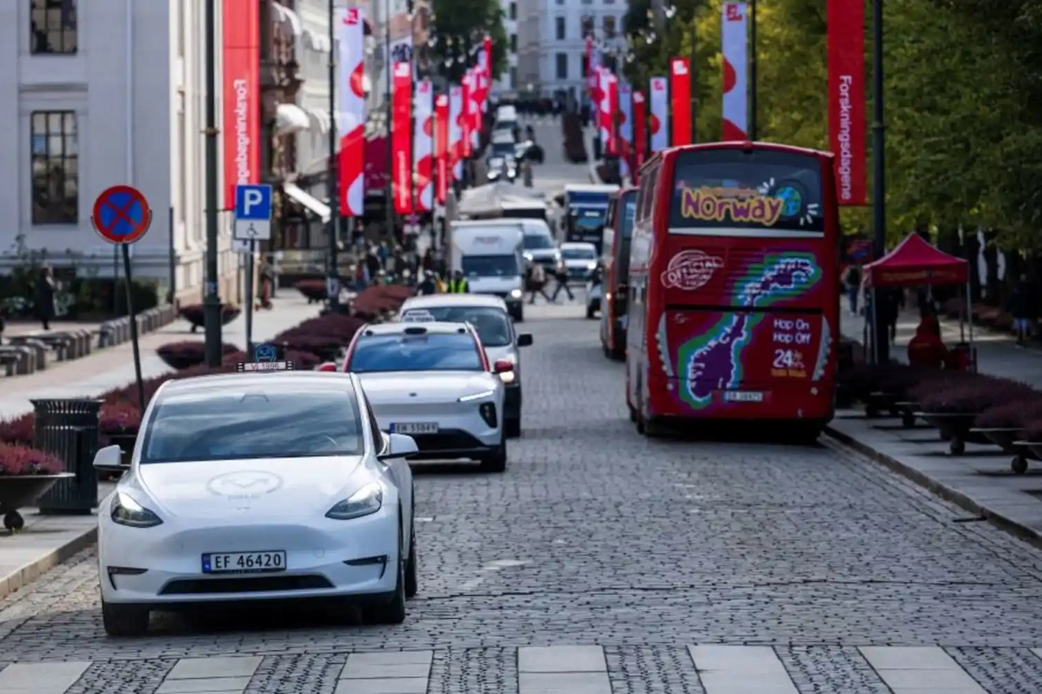 Tesla,  Tesla Model Y,  Elon Musk,  Xe dien,  EV,  chau au,  doanh so,  sut giam anh 2