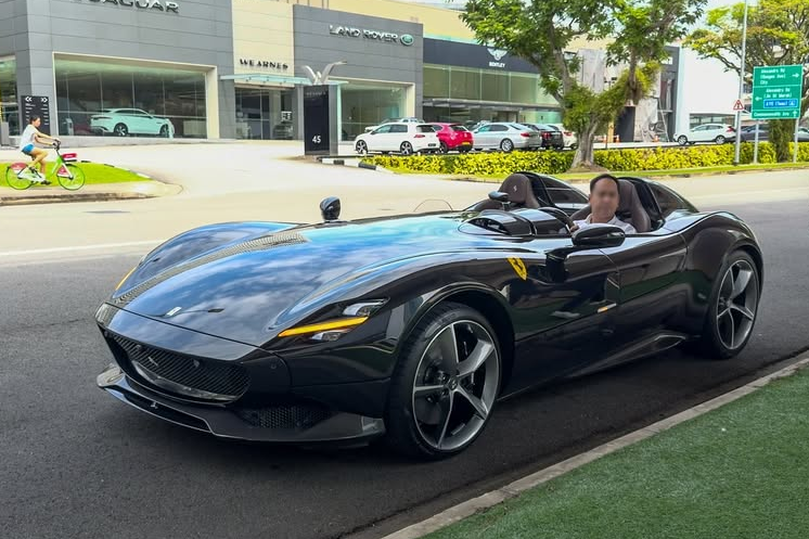 Sieu xe Ferrari Monza SP2 cua hoang than Malaysia bat ngo xuat hien hinh anh