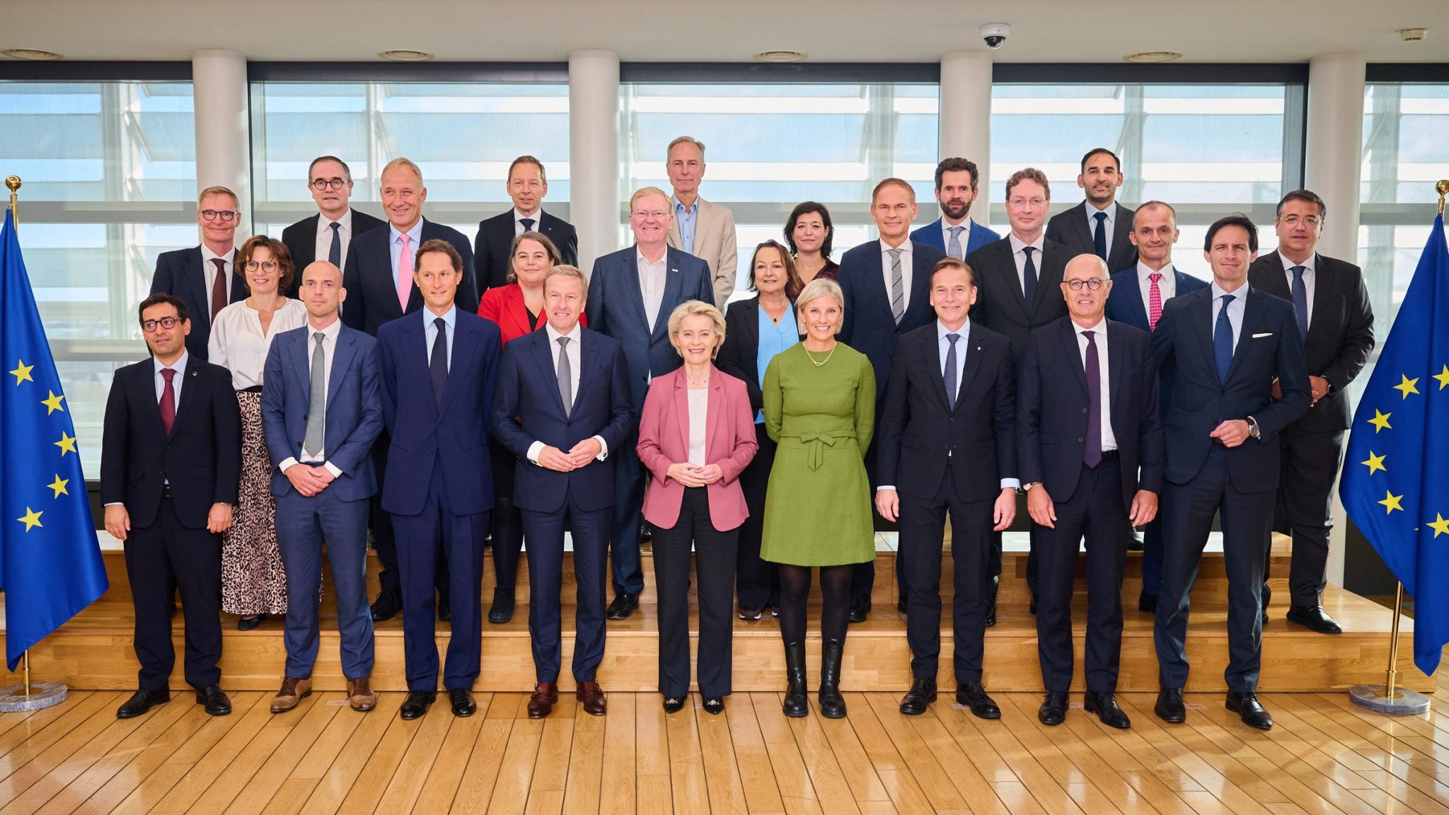 lien minh chau au,  uy ban chau au,  eu,  ec,  chau au,  xe dien,  ev,  hybrid,  bmw,  mercedes-benz,  mercedes,  2035,  cam xe xang anh 1