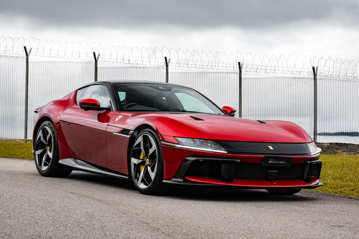 Sieu xe Ferrari 12Cilindri gia tu 1,5 trieu USD tai Singapore hinh anh
