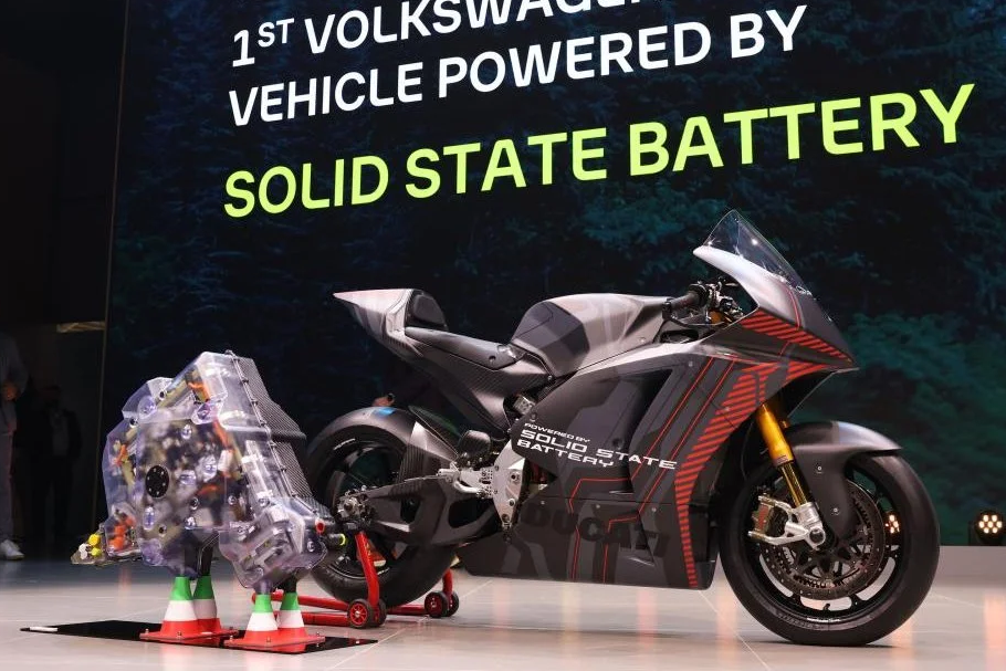 Sieu moto dien Ducati V21L duoc trang bi pin the ran hinh anh