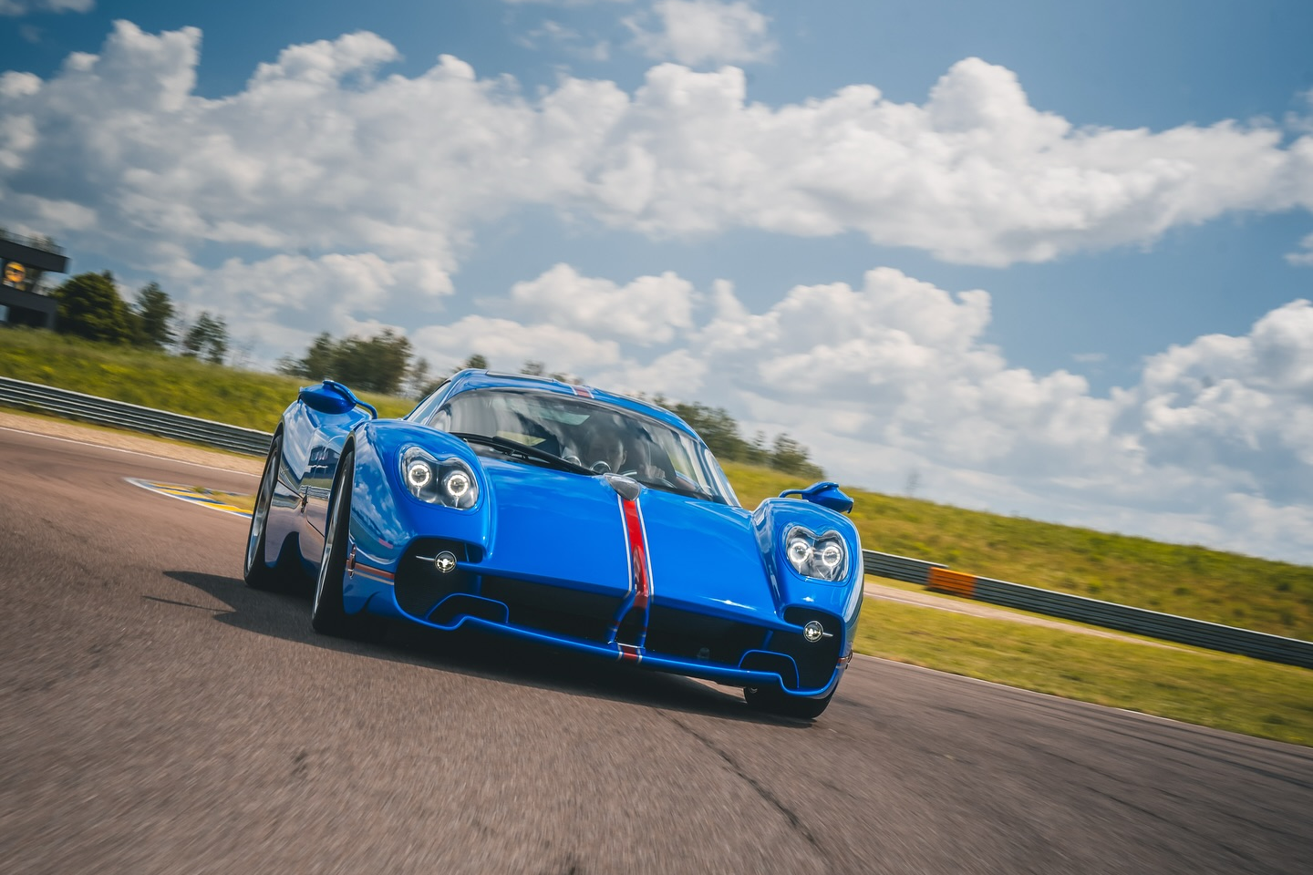 sieu xe,  hypercar,  singapore,  dai gia,  nu dai gia,  pagani,  huayra,  utopia,  zonda,  pagani utopia,  gumball 3000,  v12,  amg,  Amanda Toh Steckler,  doanh nhan,  mclaren anh 11