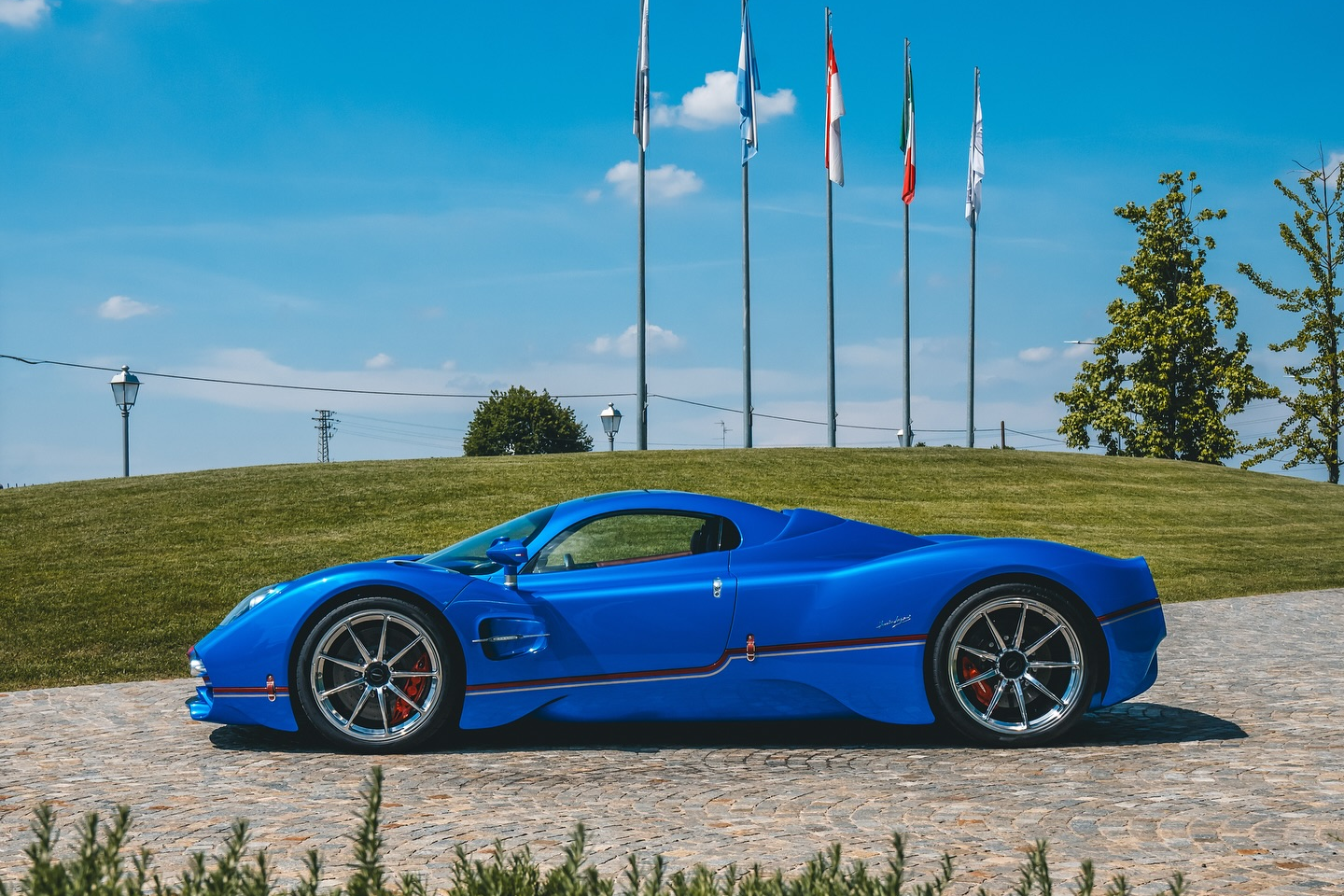 sieu xe,  hypercar,  singapore,  dai gia,  nu dai gia,  pagani,  huayra,  utopia,  zonda,  pagani utopia,  gumball 3000,  v12,  amg,  Amanda Toh Steckler,  doanh nhan,  mclaren anh 5