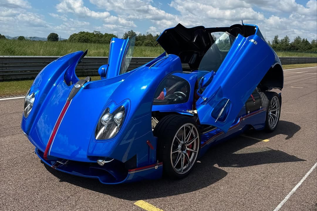 sieu xe,  hypercar,  singapore,  dai gia,  nu dai gia,  pagani,  huayra,  utopia,  zonda,  pagani utopia,  gumball 3000,  v12,  amg,  Amanda Toh Steckler,  doanh nhan,  mclaren anh 6