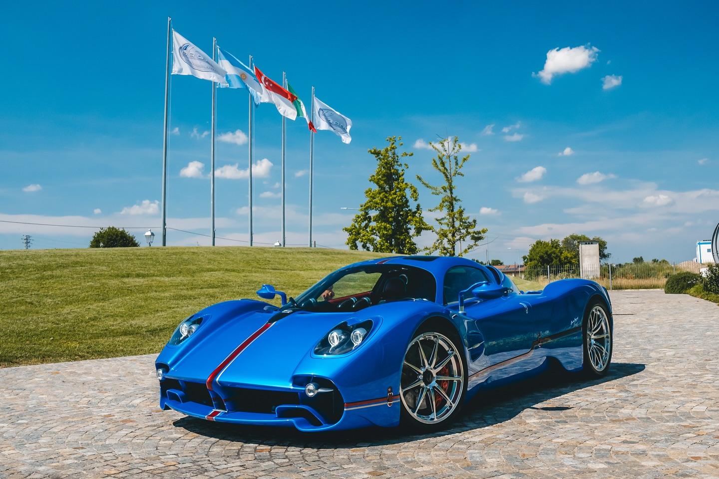 sieu xe,  hypercar,  singapore,  dai gia,  nu dai gia,  pagani,  huayra,  utopia,  zonda,  pagani utopia,  gumball 3000,  v12,  amg,  Amanda Toh Steckler,  doanh nhan,  mclaren anh 2