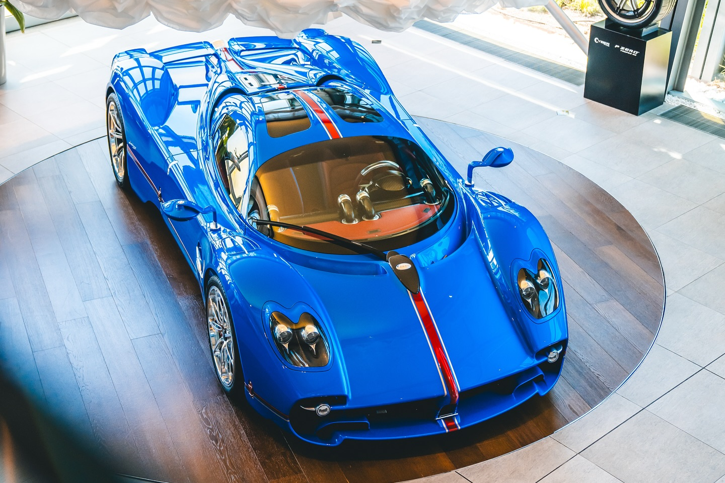 sieu xe,  hypercar,  singapore,  dai gia,  nu dai gia,  pagani,  huayra,  utopia,  zonda,  pagani utopia,  gumball 3000,  v12,  amg,  Amanda Toh Steckler,  doanh nhan,  mclaren anh 15